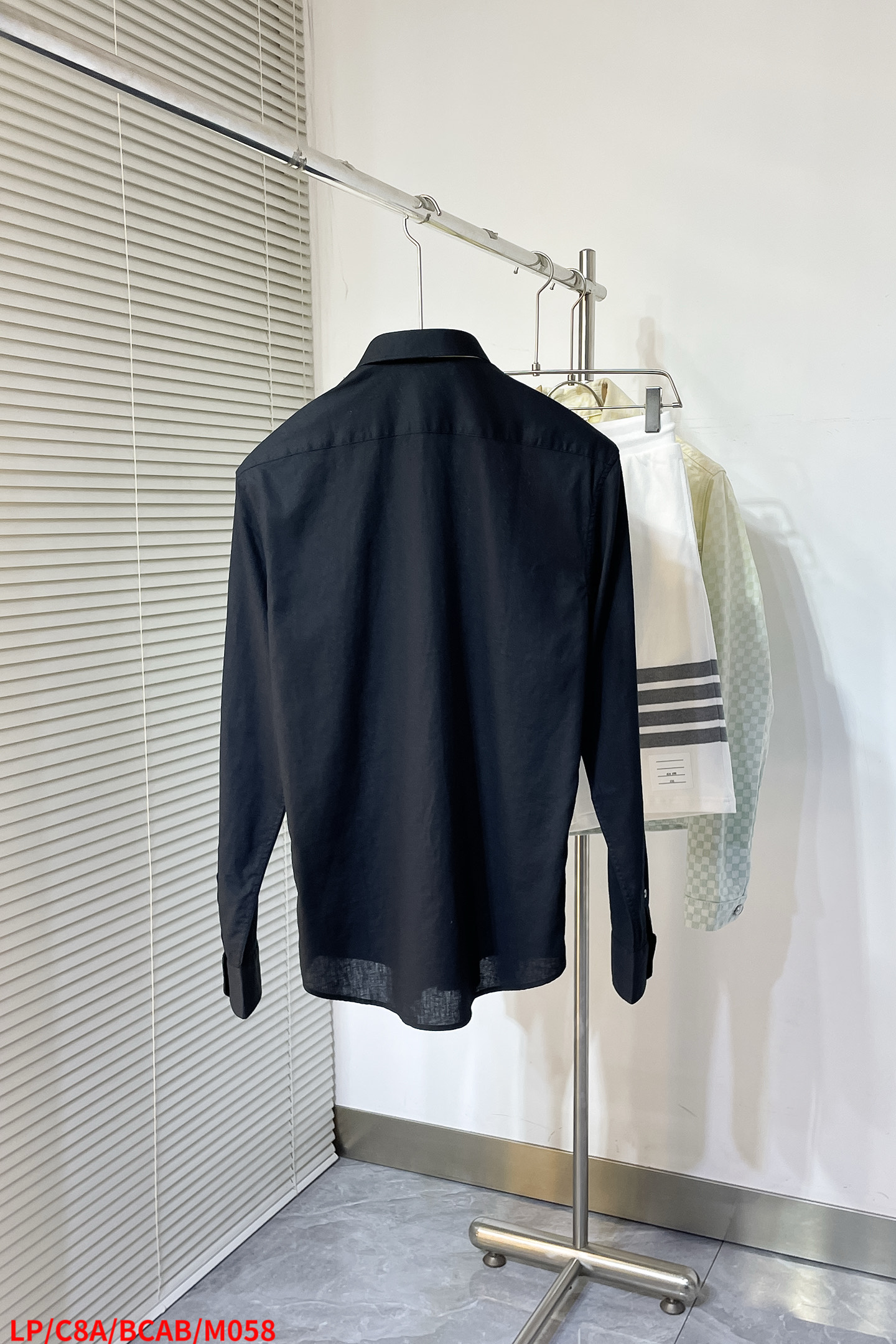 Alternative view of Shirt M058 09733