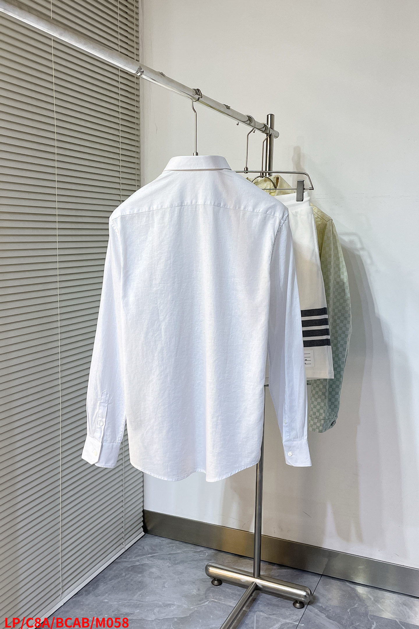 Alternative view of Shirt M058 09731