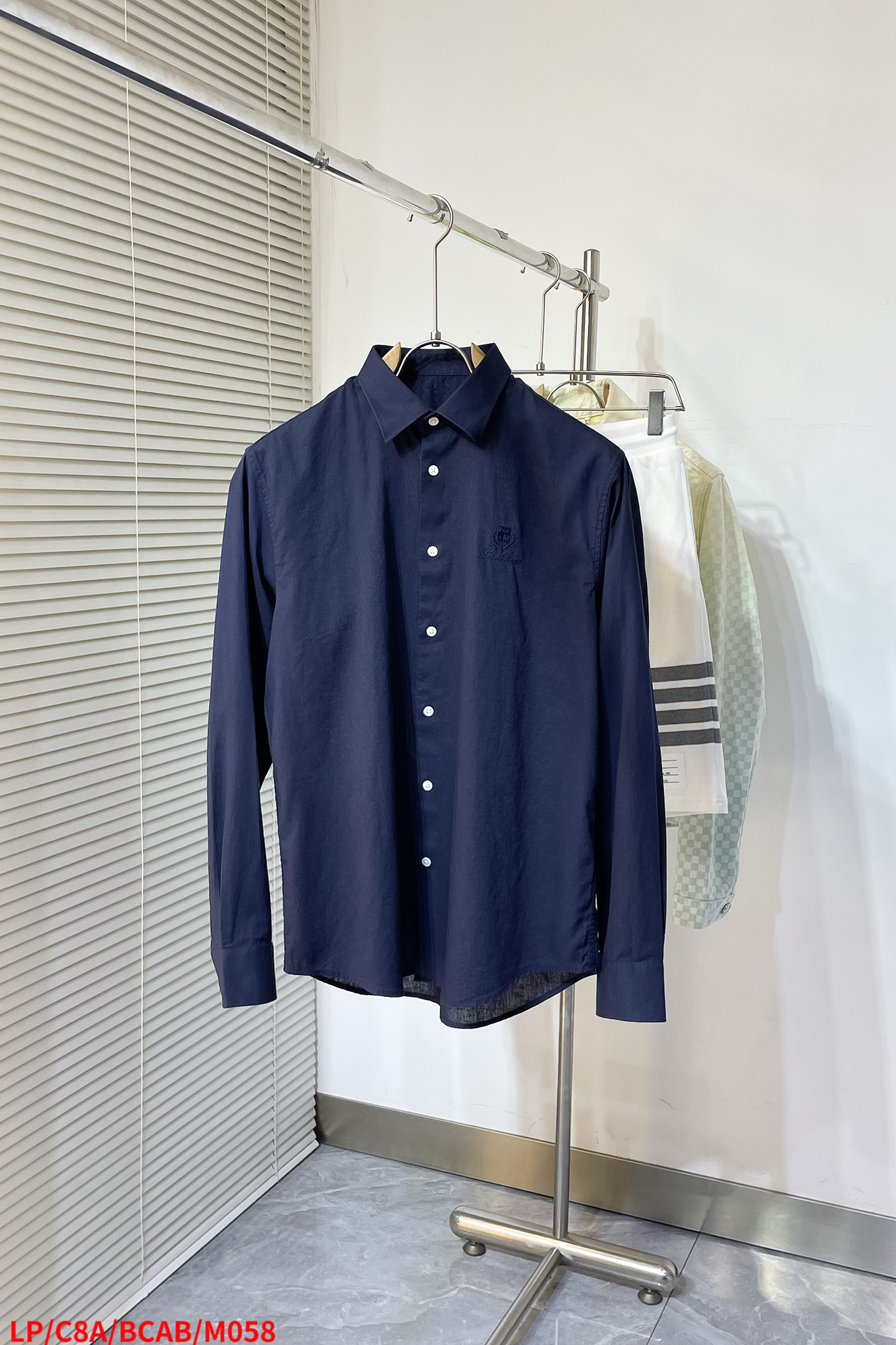 Alternative view of Shirt M058 09729