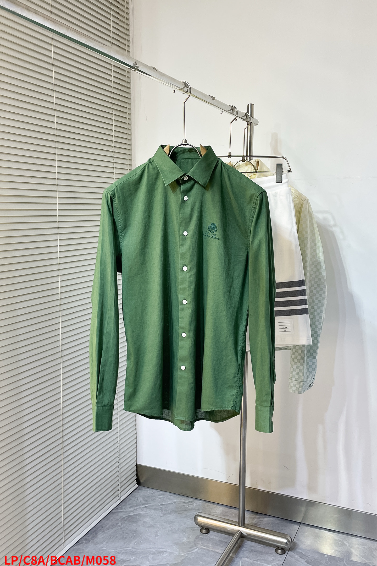 Shirt M058 09737