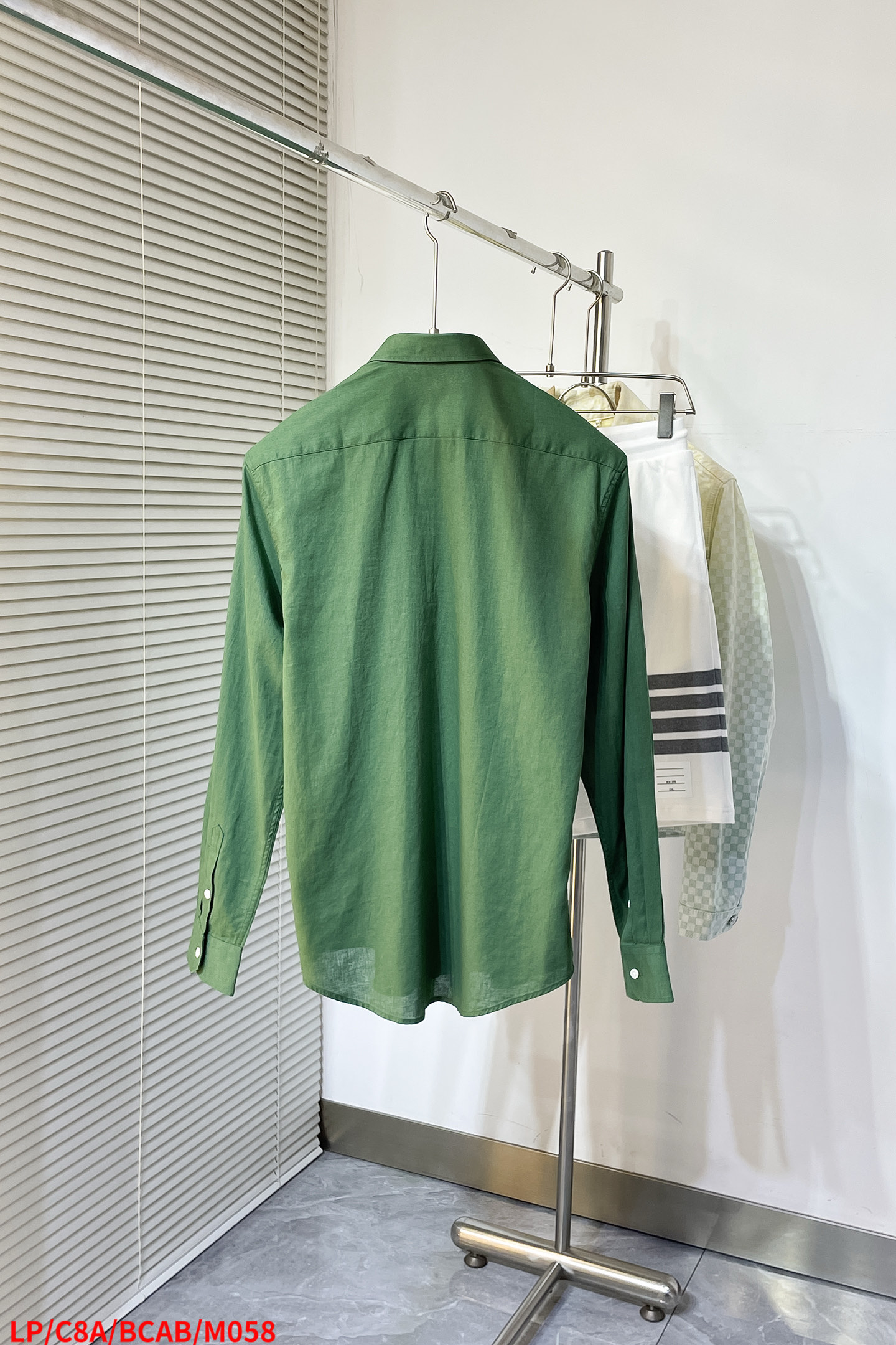 Alternative view of Shirt M058 09737