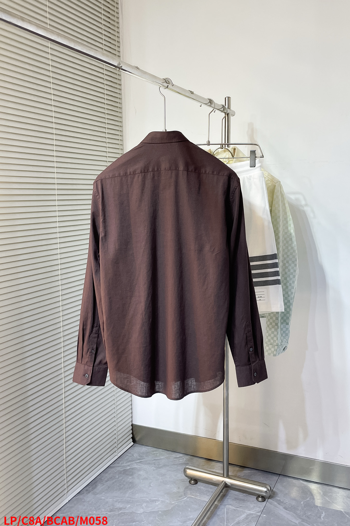 Alternative view of Shirt M058 09735