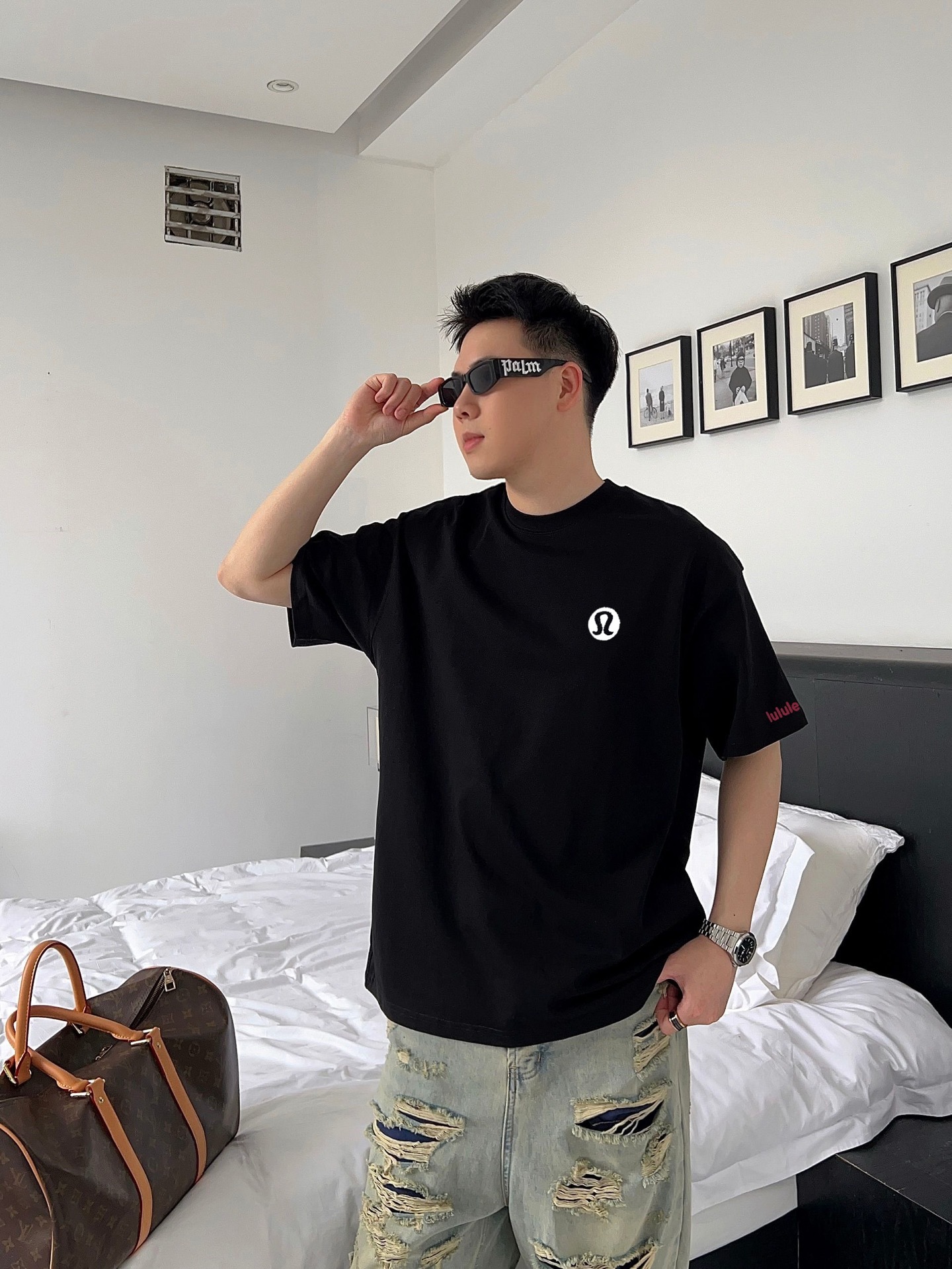         LULU 新款字母印花双层重工短袖T桖 字母图案不管是