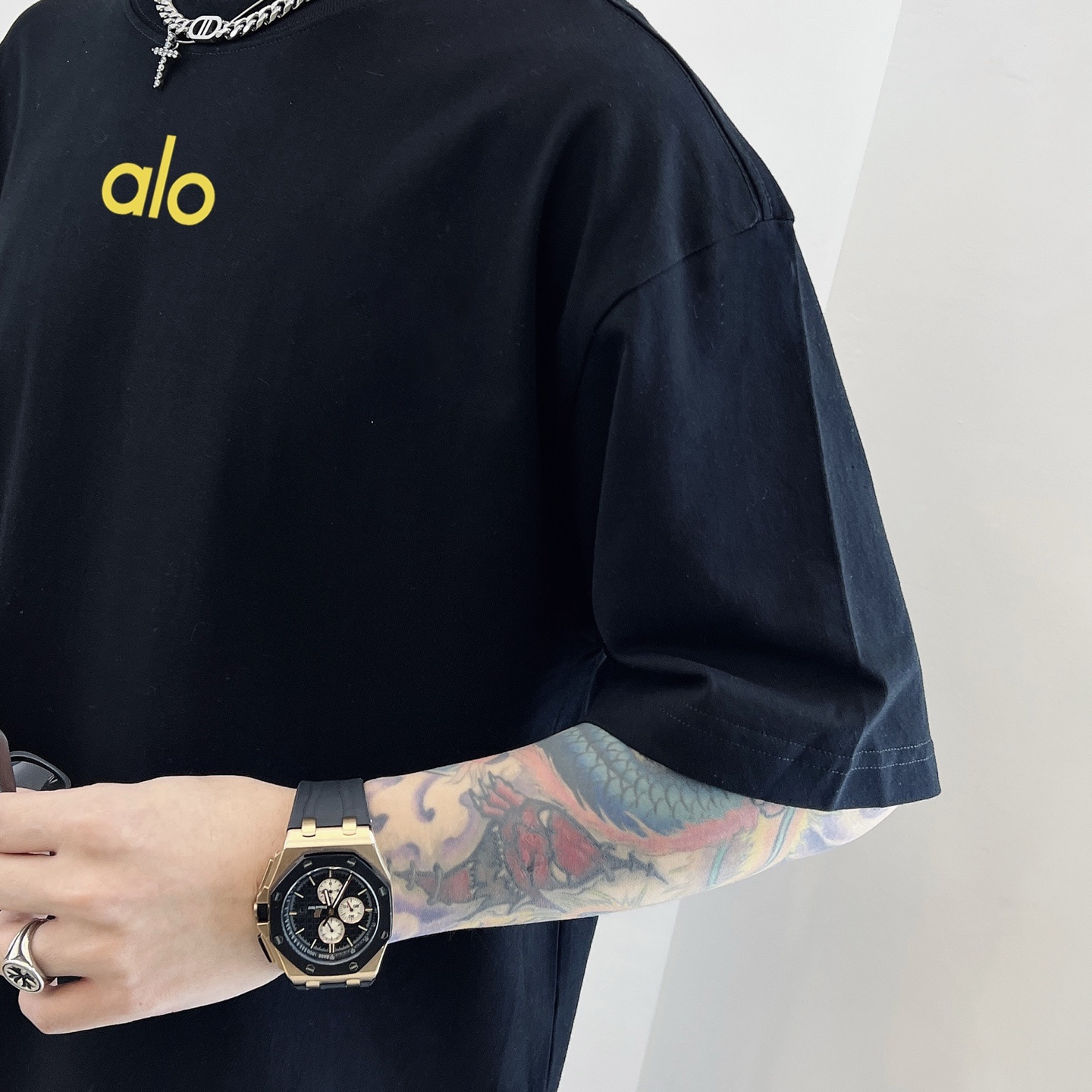         ALO 新款字母印花双层重工短袖T桖 字母图案不管是T
