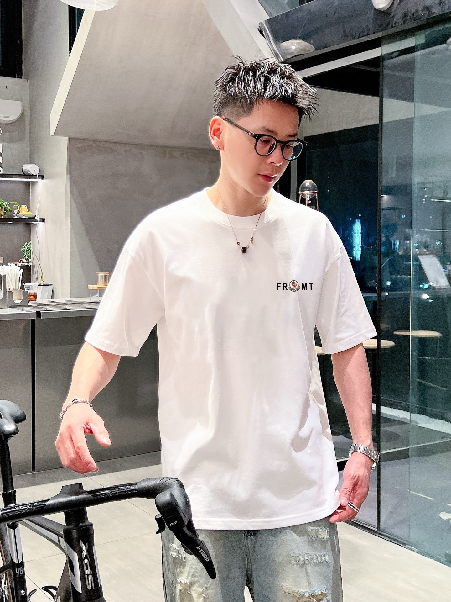         蒙口 新款字母印花双层重工短袖T桖 字母图案不管是T桖