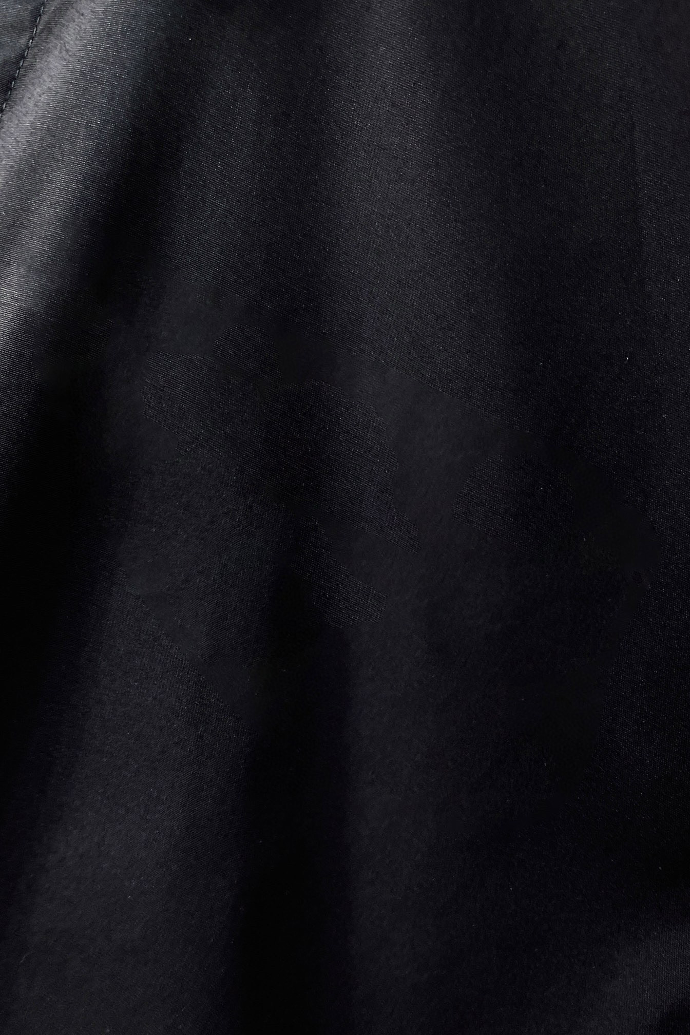 McQueen’s Counter: Stylish Long-Sleeved Shirts with Original Fabrics and Classic Logo - 图片 8