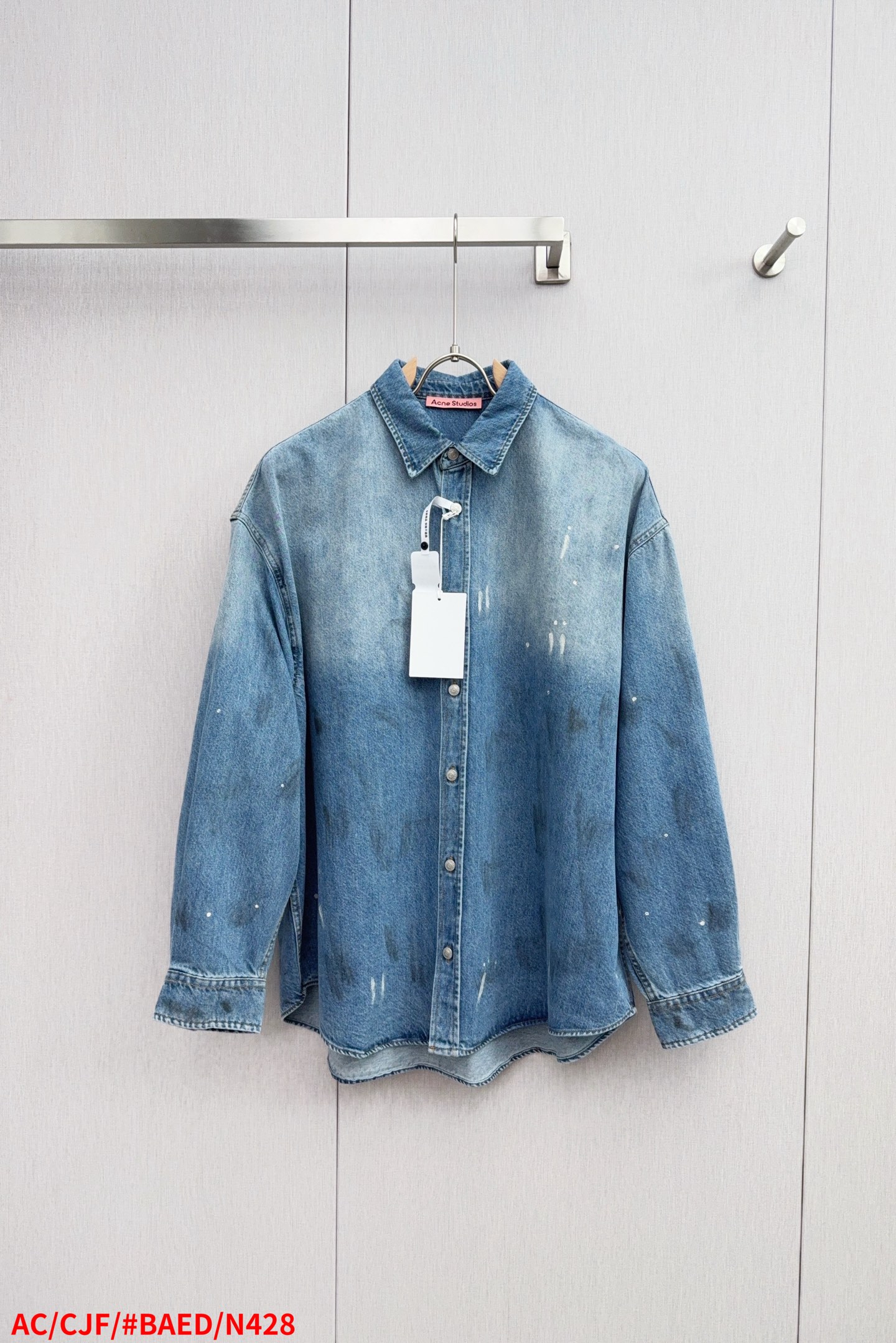 Acne Studio Upcycles Cowboy Coats with Custom Tailoring and Modern Fabrics - 图片 1