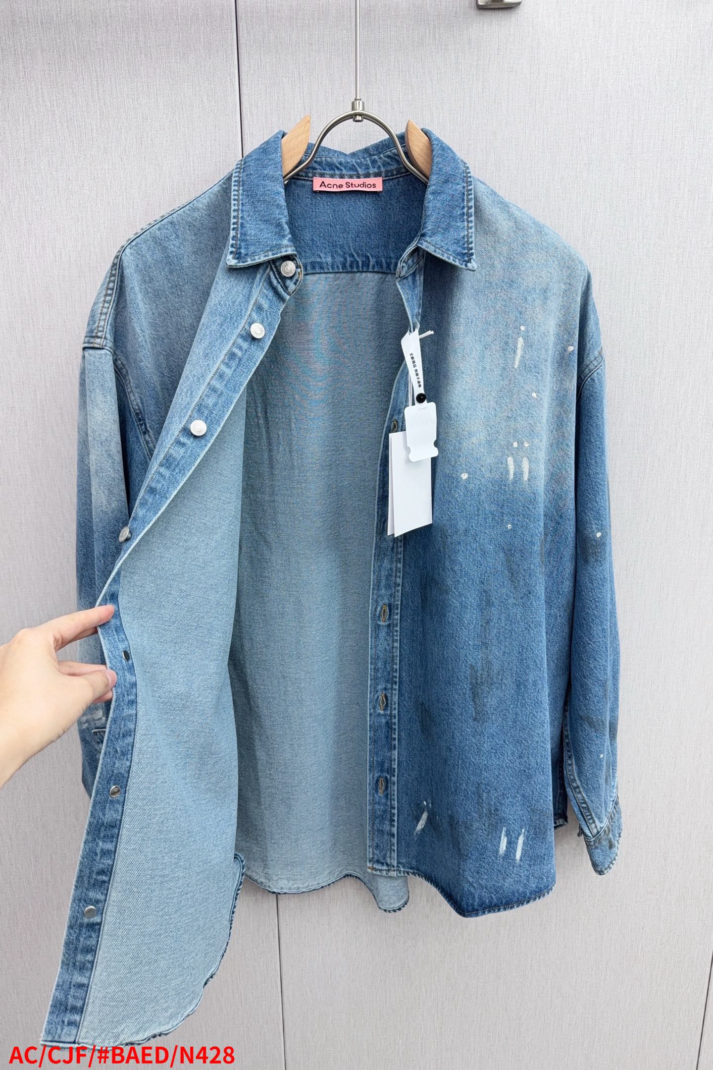 Acne Studio Upcycles Cowboy Coats with Custom Tailoring and Modern Fabrics - 图片 3