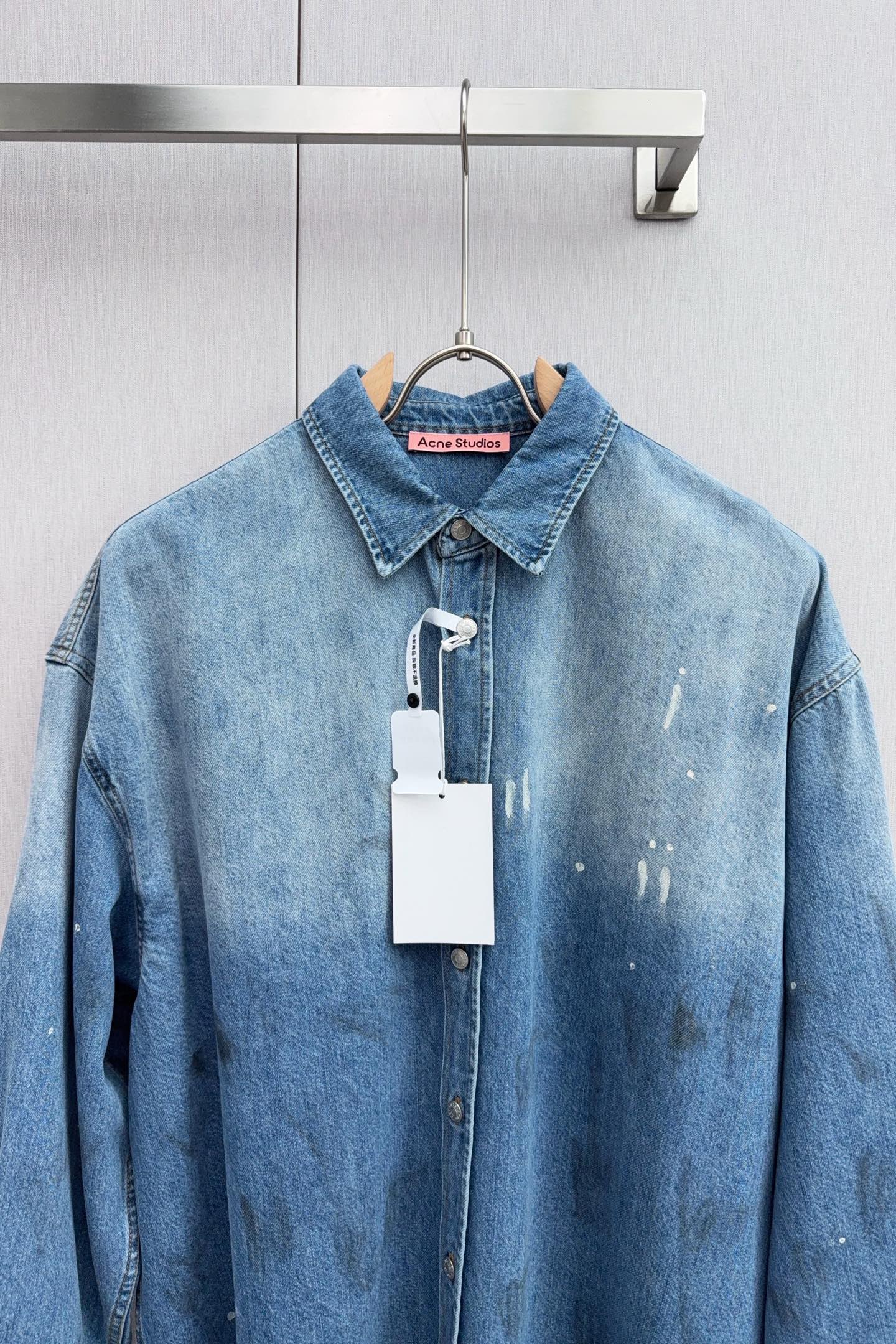 Acne Studio Upcycles Cowboy Coats with Custom Tailoring and Modern Fabrics - 图片 4