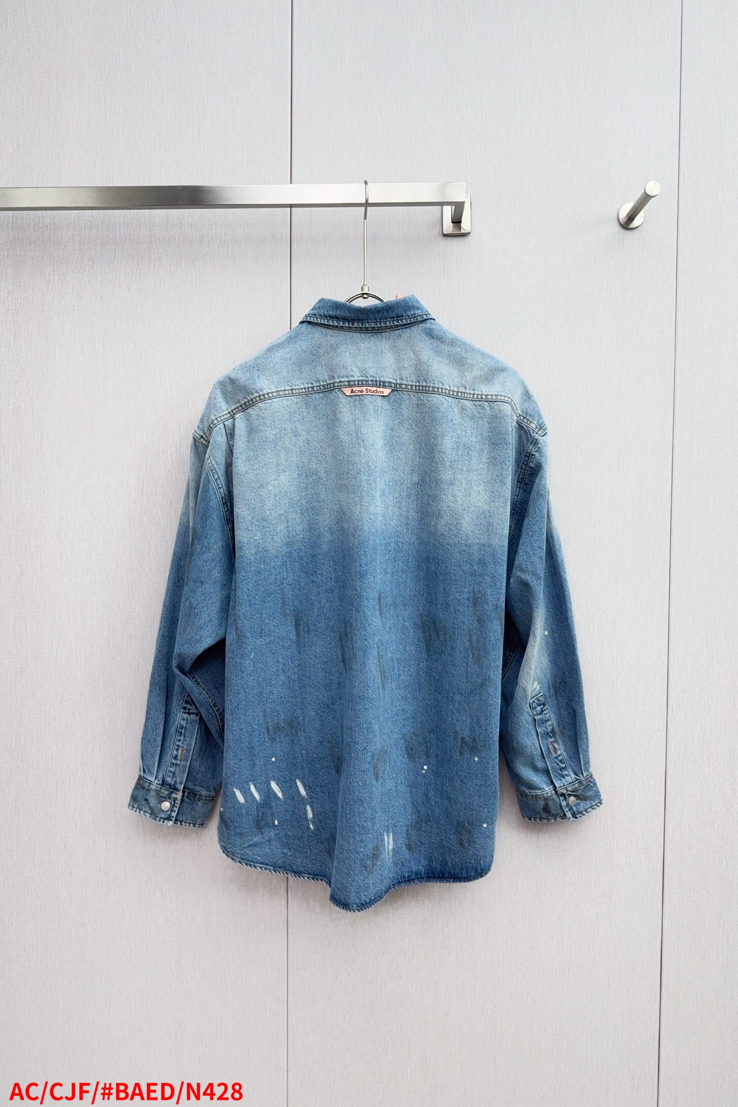 Acne Studio Upcycles Cowboy Coats with Custom Tailoring and Modern Fabrics - 图片 2