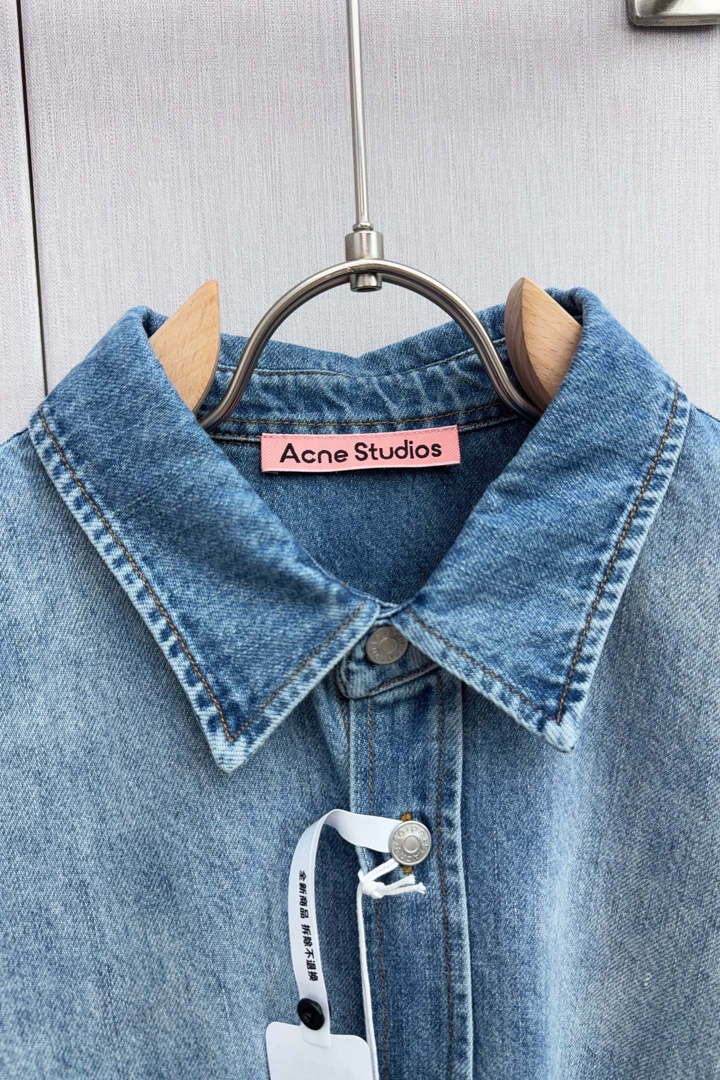 Acne Studio Upcycles Cowboy Coats with Custom Tailoring and Modern Fabrics - 图片 5