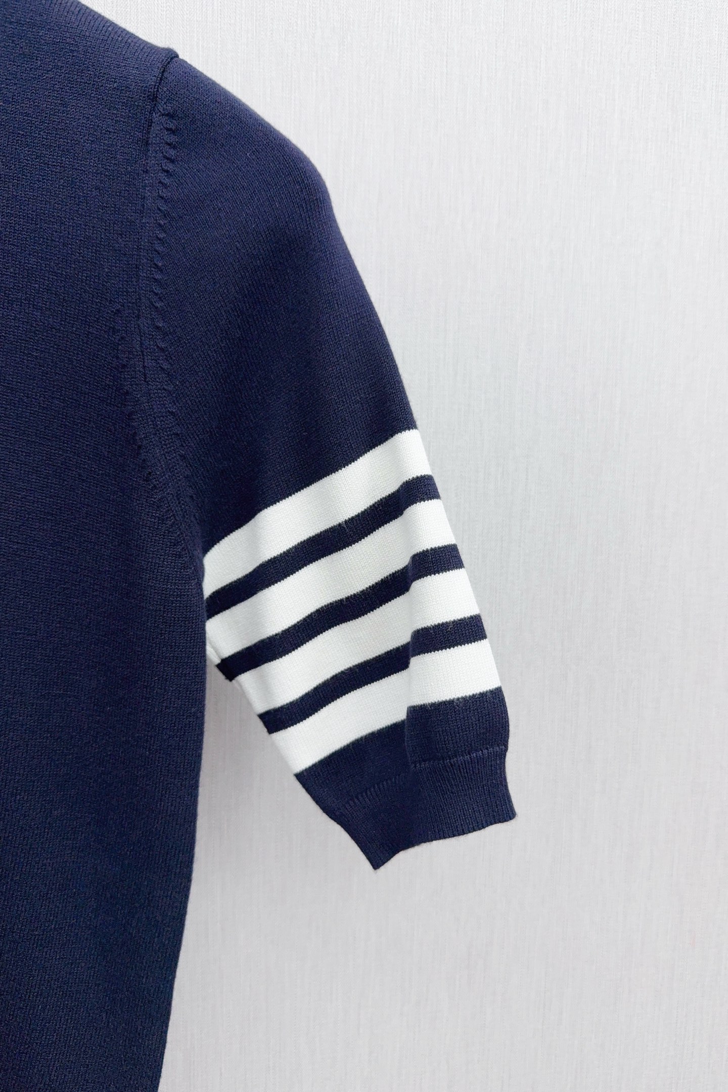 Thom Browne Puppy Design Tie-In-Colour Handbag Made in Italy, High Quality Details - 图片 5