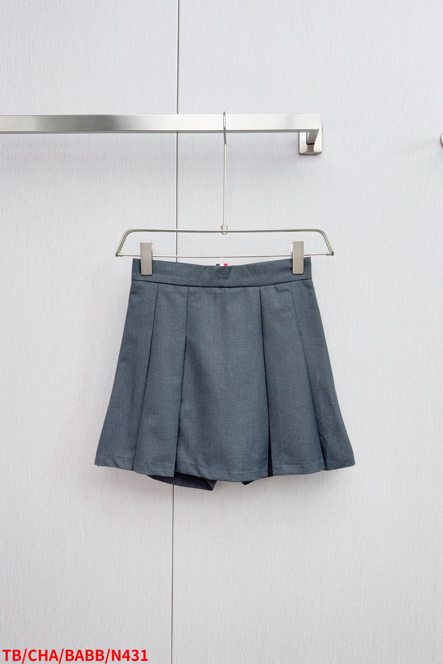 “High-Density Fabric Tailored Grey T-Shirt Suit Design, Sexy and Stylish (P678 N431)” - 图片 1