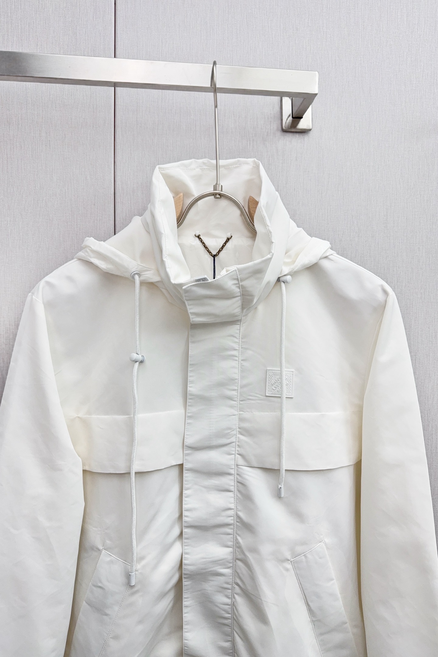 Louis Vuitton 2025 FW Hood Coat with Monogram Details - 图片 4