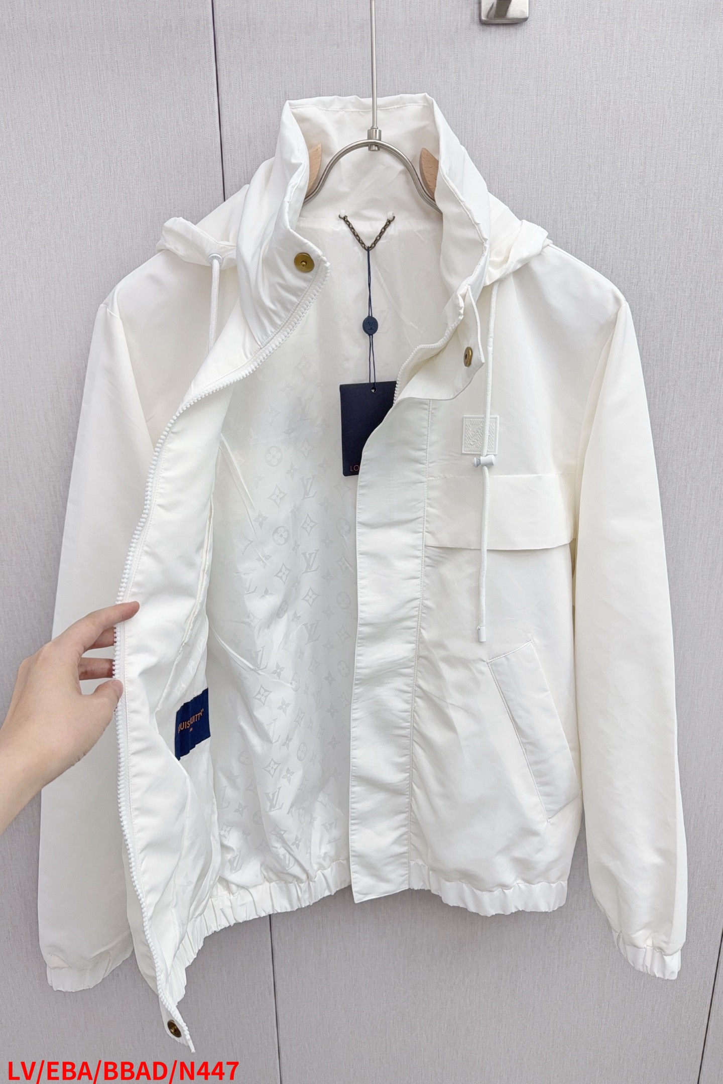 Louis Vuitton 2025 FW Hood Coat with Monogram Details - 图片 3