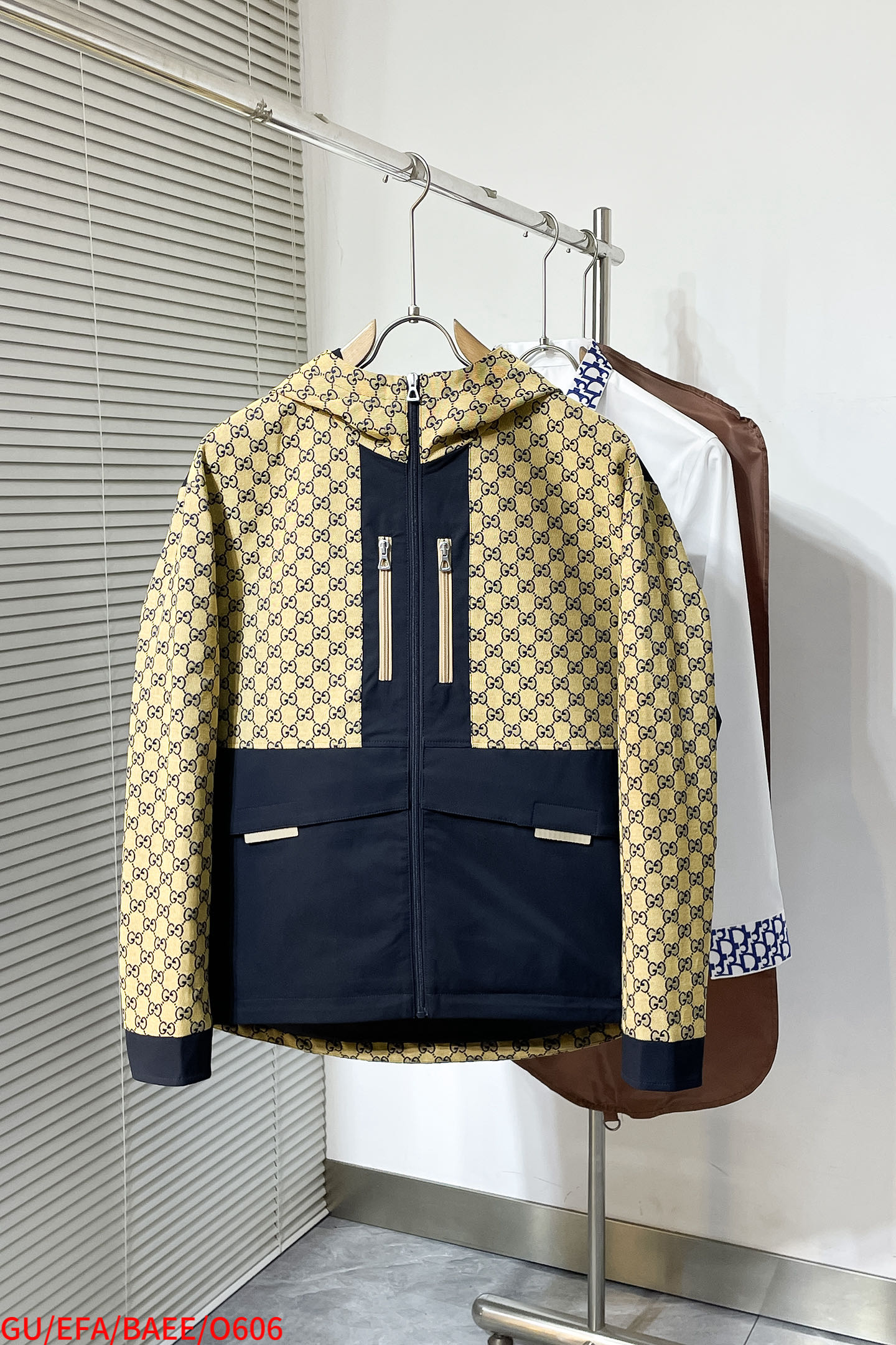 NO:936883,Gucci 25 new autumn and winter style, woven splicing zipper hooded jacket, original customized hardware accessories, customized imported fabrics with logo pattern, original version, the highest quality, low-key luxury, slightly wide version, side pockets, a must-have for fashionable jackets. Color Yellow Size M LXL 2XL 3XL Complete three labels, gucci, jackets & coats, hats,19860909Gucci 25秋冬新款,梭织拼接拉链连帽外套,原版定制五金配件,logo图案订制进口面料,原版, 最高品质,低调奢华 ,微阔版型,侧贴口袋,时尚潮流外套必备 颜色 黄色 码数 M LXL 2XL 3XL 三标齐全,,gucci,jackets & coats,hats,,Men's clothing