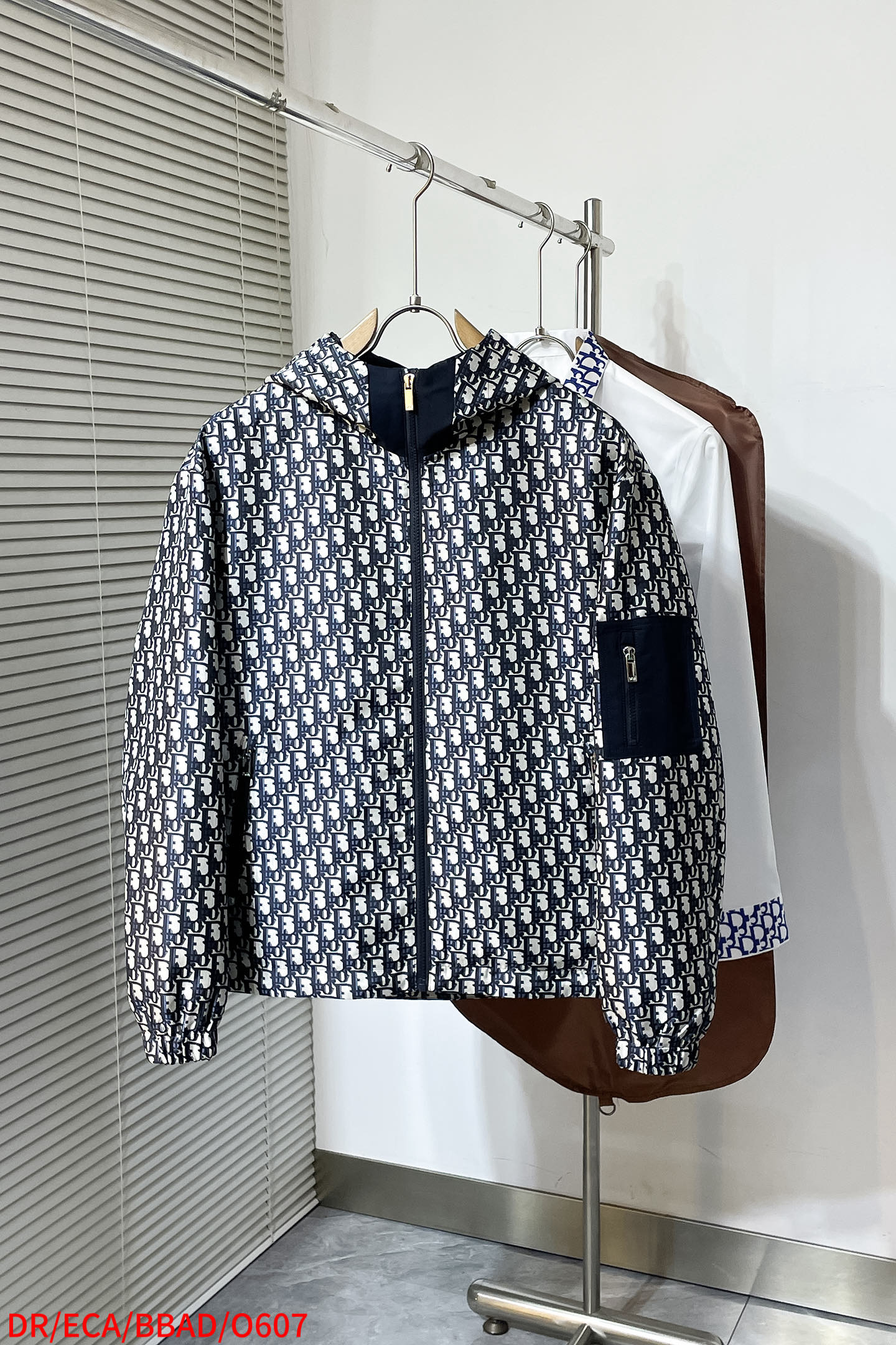 NO:529645,O607 DR Dior 25 autumn and winter new jacket original custom hardware accessories, custom imported fabrics for logo patterns, original, highest quality, low-key luxury, needle-woven logo slightly wide version, side-fitting pocket, fashion trendy jacket must have. Number of codes M LXL 2XL 3XL complete three standards,,dior, jackets & coats,alexander wang19860909O607 DR 迪奥 25秋冬新款外套原版定制五金配件,logo图案订制进口面料,原版, 最高品质,低调奢华 ,针梭织相拼logo微阔版型,侧贴口袋,时尚潮流外套必备 码数 M LXL 2XL 3XL 三标齐全,,dior,jackets & coats,alexander wang,Men's clothing