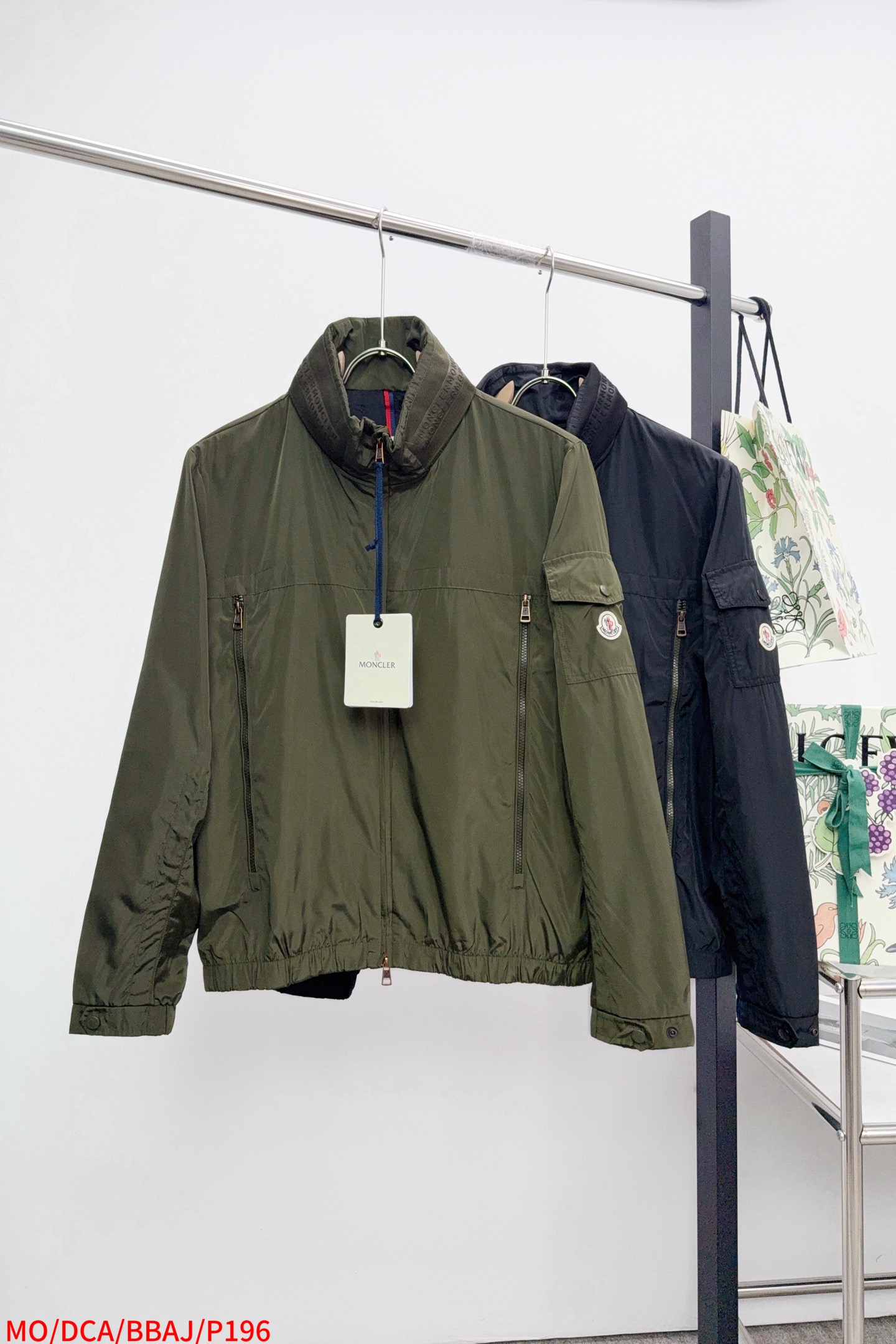 NO:732821,MO Mengkou's exclusive spring and summer new hooded jackets, fashionable simple jackets, high-end trendy fashion jackets, high breathability and comfort, impeccable details, brand element design concept, reflecting high quality. Presenting casual tailoring, FS upper body shape is awesome!  Size: 1-5 yards, complete with three labels, Moncler, jackets & coats, jackets & coats, hats,19860909MO 蒙口 春夏独家专供新款连帽款夹克外套,时尚简约夹克、高端潮流时尚外套 透气舒适度高,细节无可挑剔,品牌元素设计理念,体现高品质.呈现休闲裁剪,FS上身版型超赞！ 码数:1-5码 三标齐全,,Moncler,jackets & coats,jackets & coats,hats,,Men's clothing