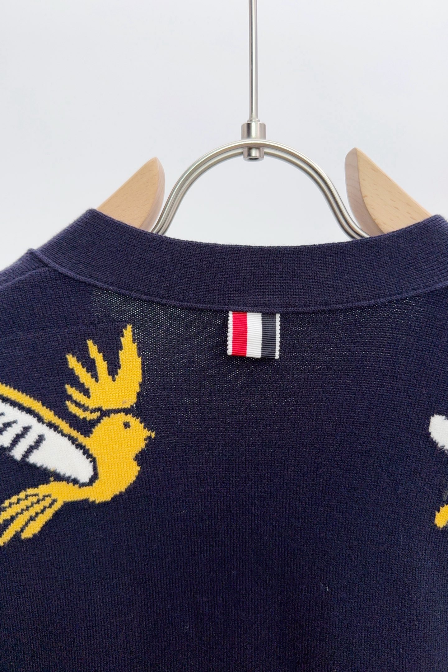 P250 Q049 TB.Thom browne.  小鸟蜜蜂开衫毛衣
码数：1-4  颜色：拼色，蓝色 三标齐全