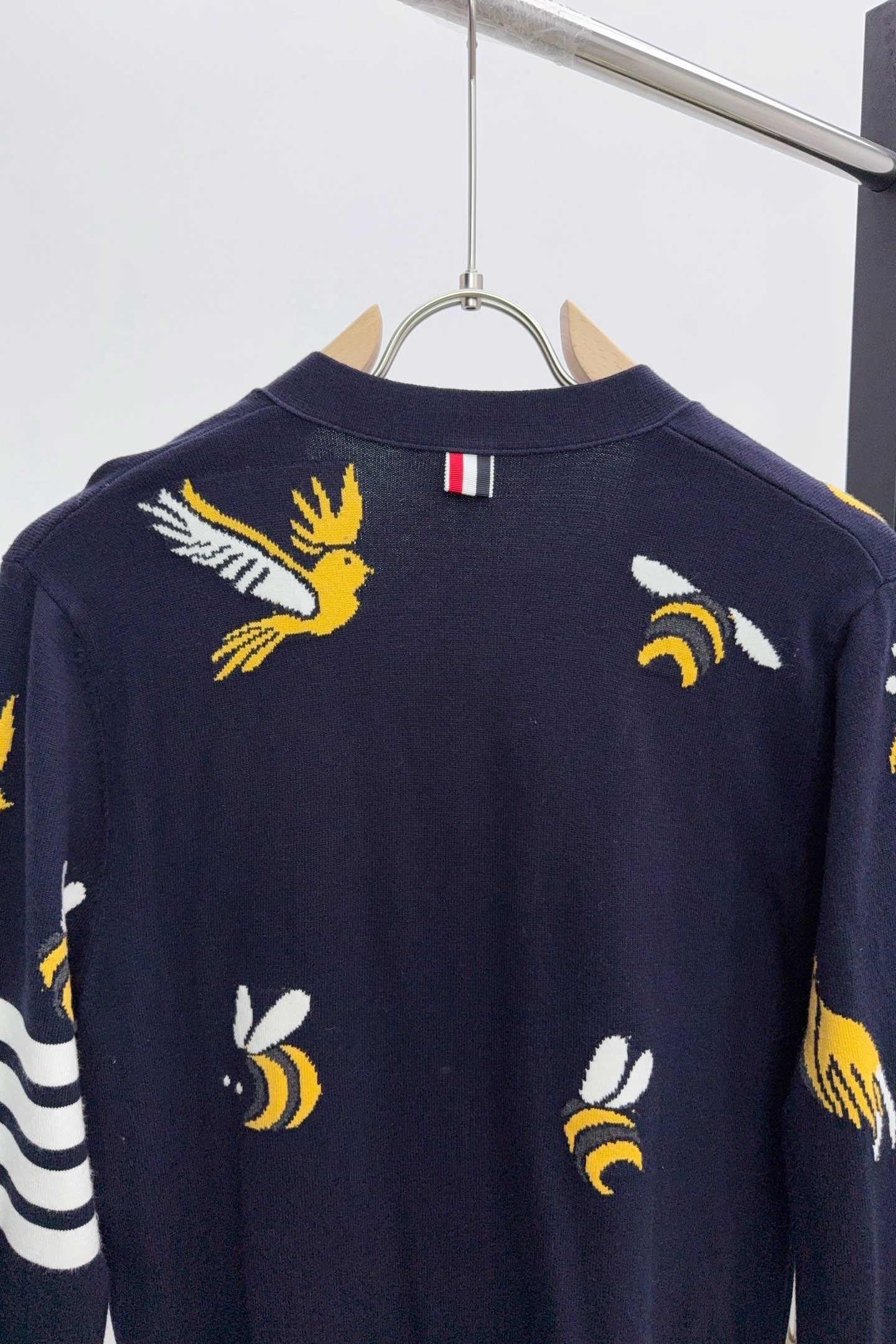 P250 Q049 TB.Thom browne.  小鸟蜜蜂开衫毛衣
码数：1-4  颜色：拼色，蓝色 三标齐全