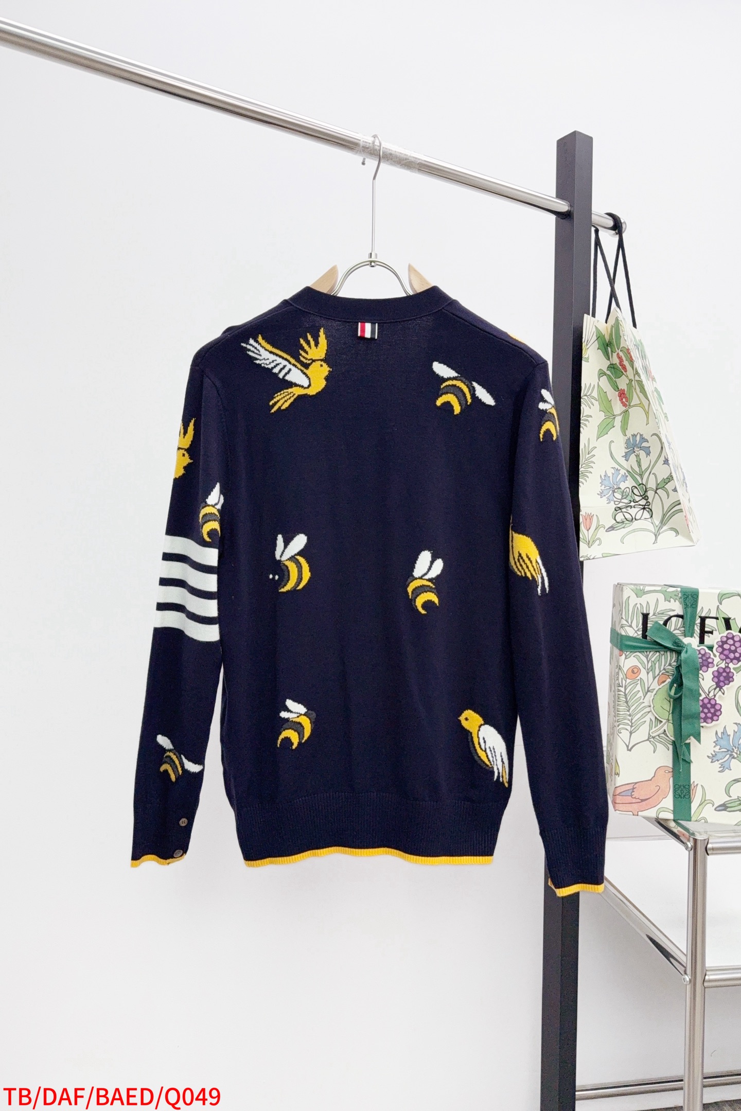 P250 Q049 TB.Thom browne.  小鸟蜜蜂开衫毛衣
码数：1-4  颜色：拼色，蓝色 三标齐全