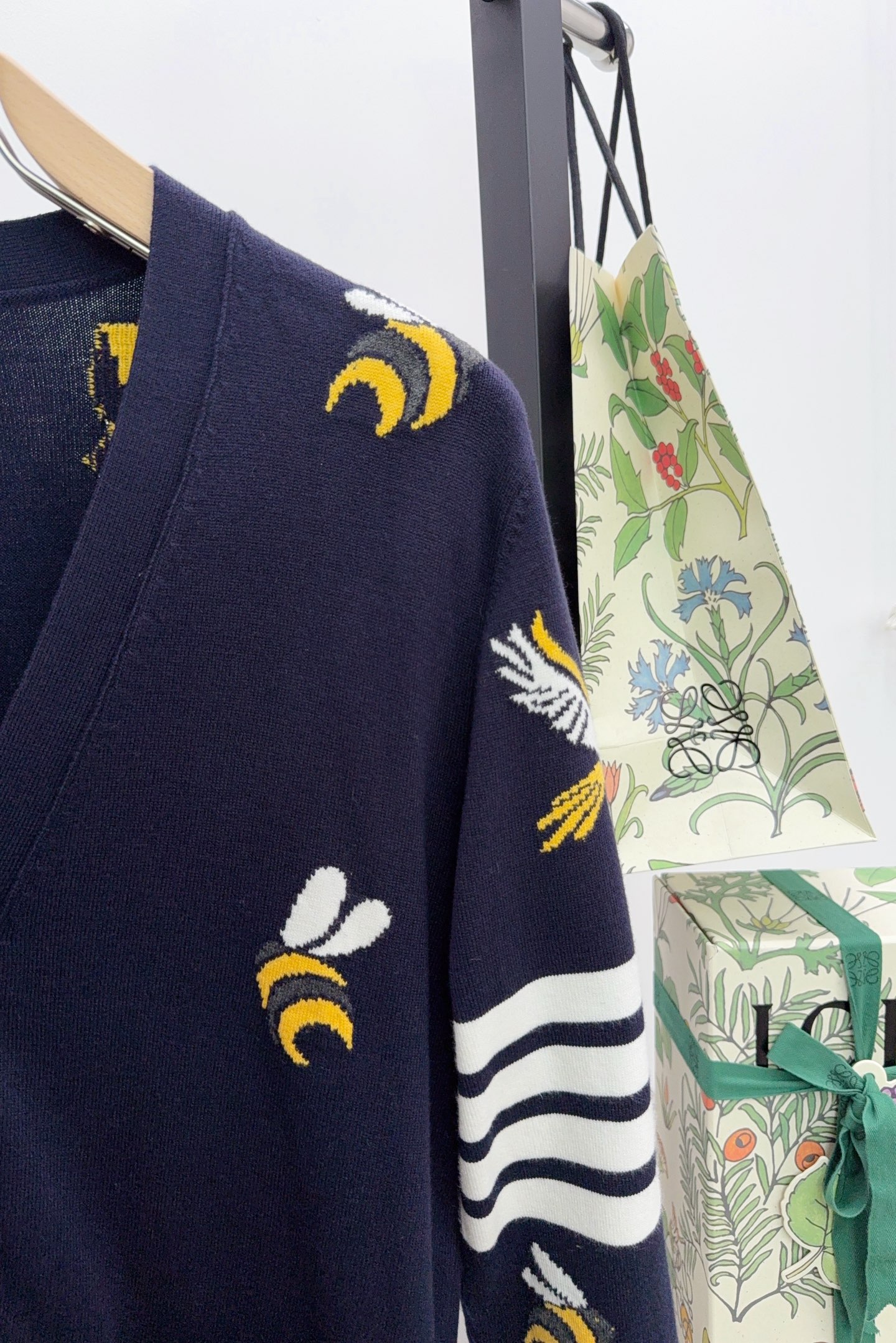 P250 Q049 TB.Thom browne.  小鸟蜜蜂开衫毛衣
码数：1-4  颜色：拼色，蓝色 三标齐全