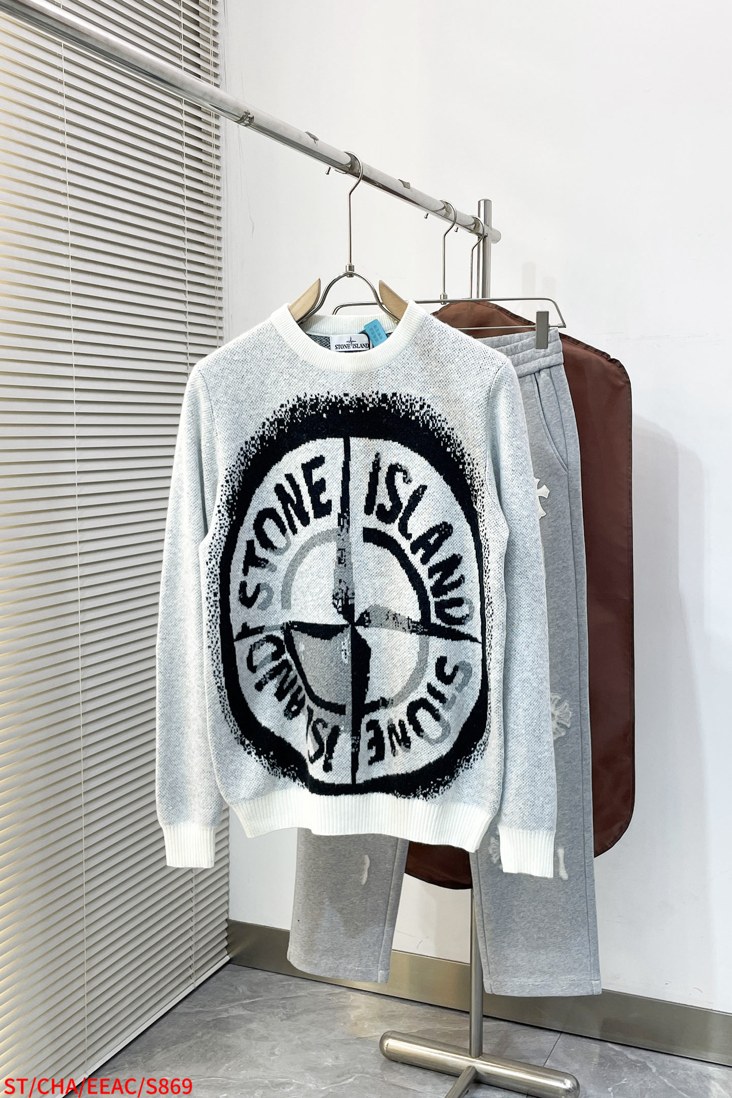 NO:729705,Exchange S869 STONE Stone Island white and gray sweater after the new year, size M L XL XXL,,19860909年后退换S869 STONE 石头岛 白灰色毛衫 尺码 M L XL XXL,,,Men's clothing