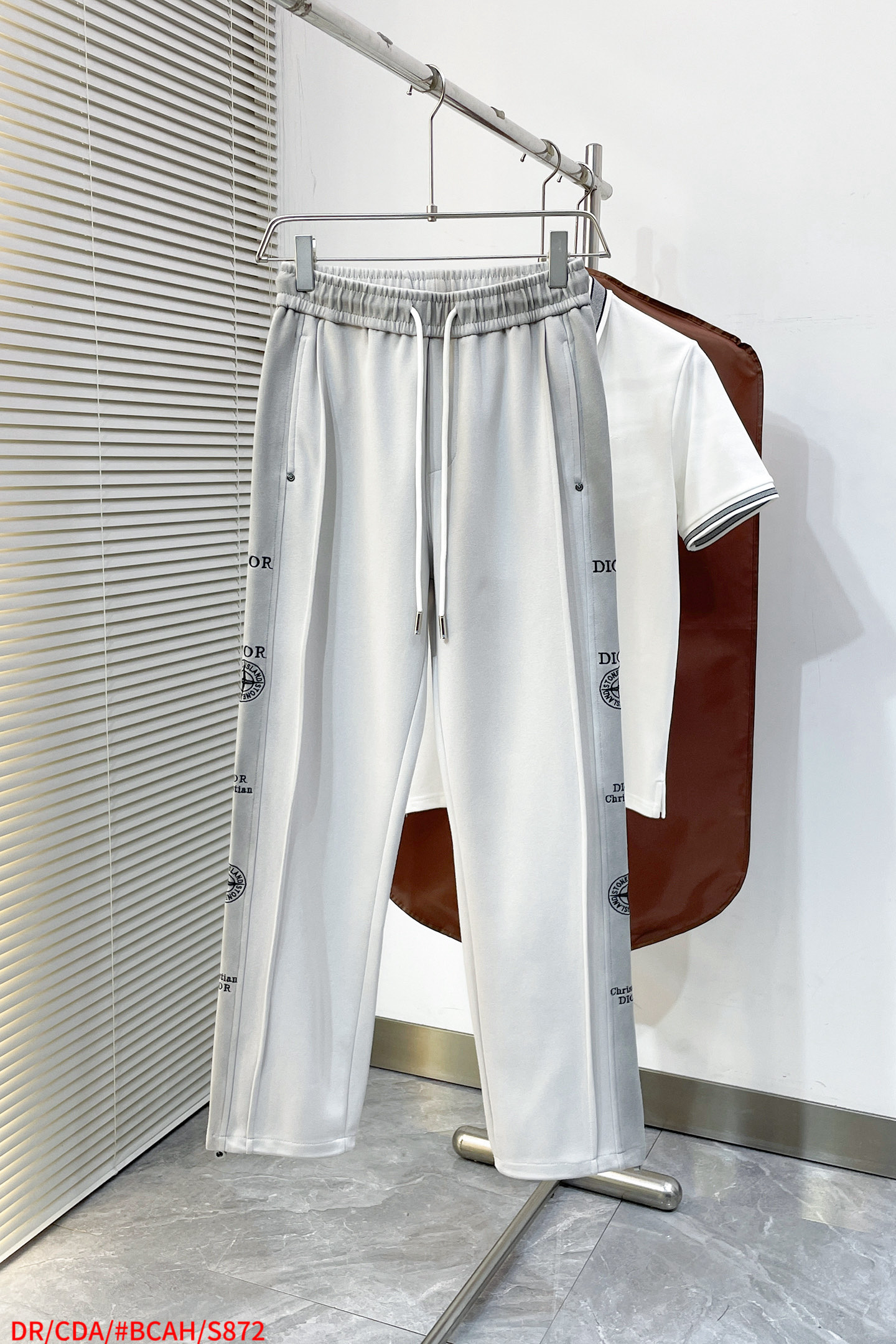 NO:729555,Replacement after the new year S872 Replacement after the new year DR Dior Dior 2026 new spring casual pants!  On sale simultaneously on the official website. Brand classic LOGO casual pants, customized fabrics, excellent comfort, strong touch. Highly recognizable, perfect appearance and craftsmanship. Sizes M-3XL, dior, dior,19860909年后退换S872年后退换 DR Dior 迪奥2026春季新款休闲裤！官网同步发售.品牌经典LOGO休闲裤 ,定制面料,舒适度极好,手触感强烈.辨识度极高,完美品相工艺. 尺码M-3XL,,dior,dior,,Men's clothing