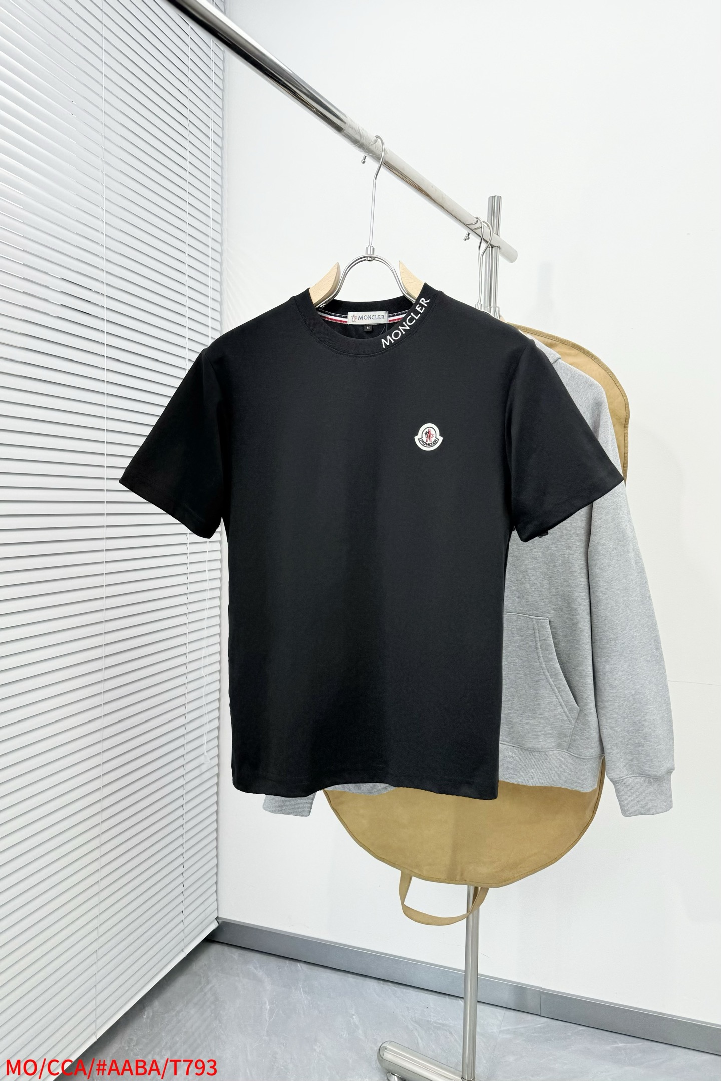 NO:951180,MONCLER VIP advanced customization!  2026 spring and summer new short-sleeved. This T-shirt is a new product in the summer men's wear series. It is carefully made of imported fabrics with mercerized technology and has a heavy three-dimensional logo, adding a casual style. The size is M-3XL, and the three labels are complete, T-shirt, tees, t-shirt,19860909MONCLER VIP高级定制！ 2026春夏季新款短袖.这款T恤是夏季男装系列新品,采用丝光工艺进口面料精心制作,重工立体Logo,增添休闲风范.码数 M-3XL 三标齐全,,T-shirt,tees，t-shirt,,Men's clothing