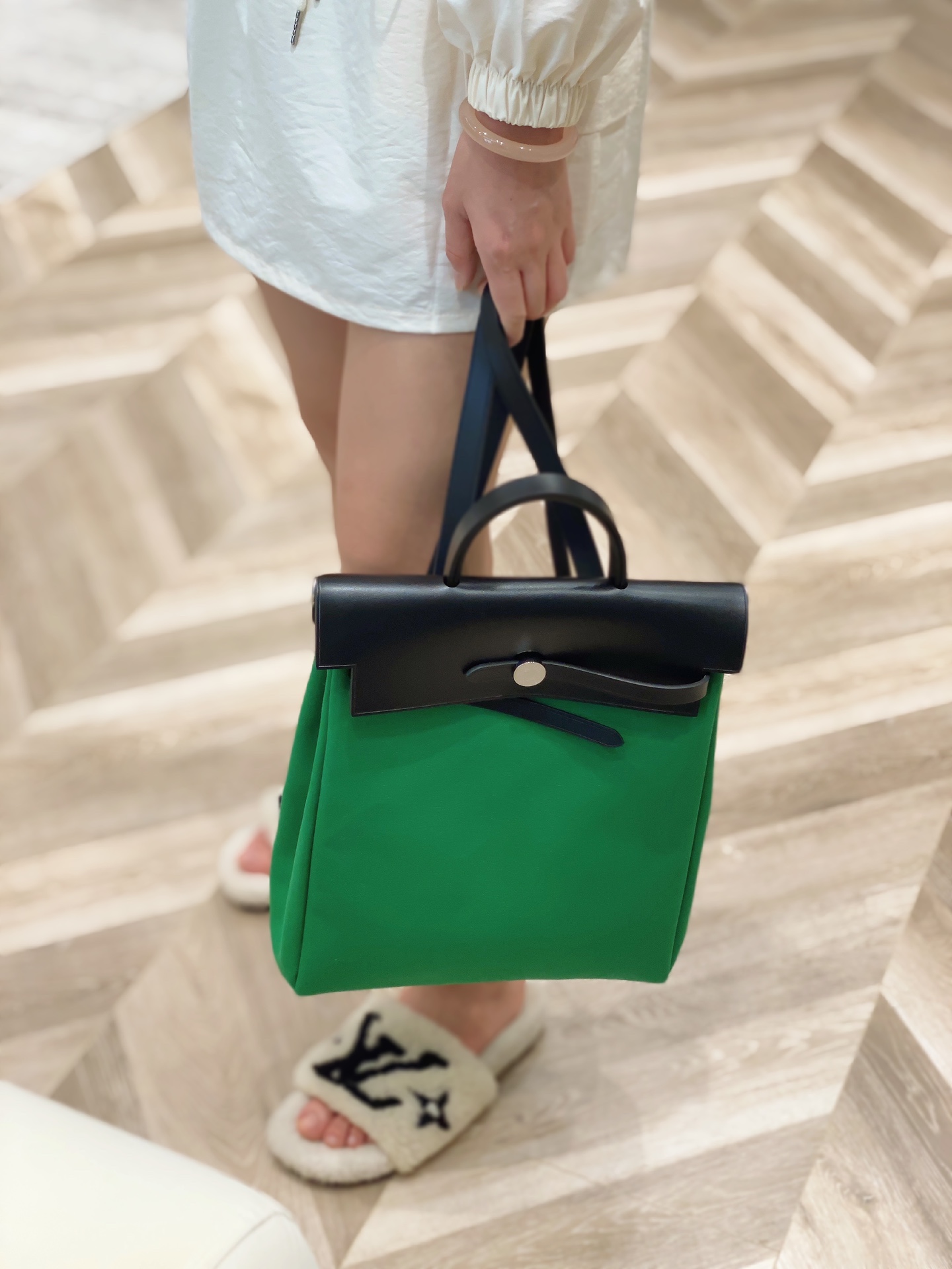 Hermès Its really hard not to love this bold, fresh and fashionable color. Feel the strong vitality of home colors