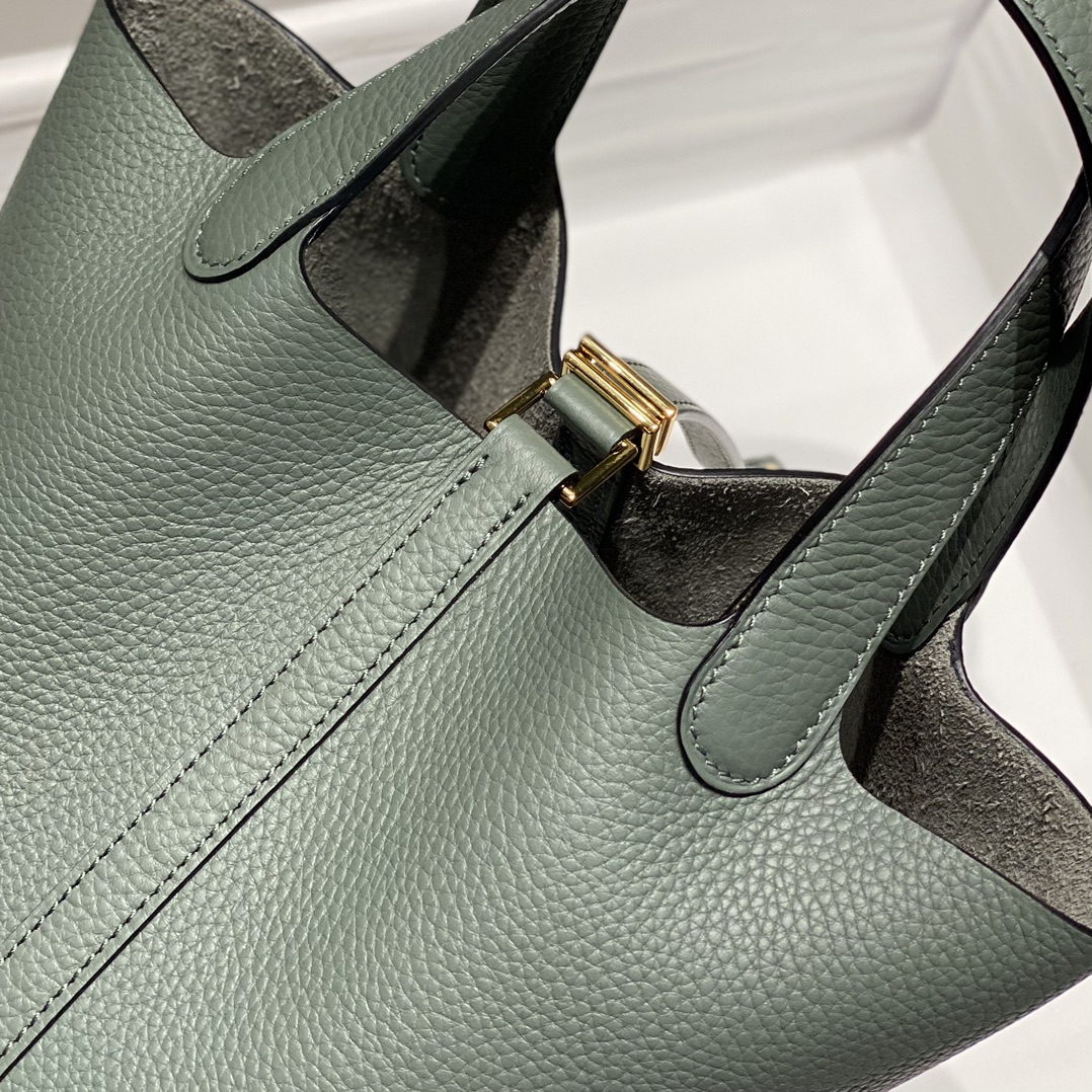 Hermès Picotin Lock 18 Bag - Almond Green, Togo Leather, Gold Hardware 6 i1716526989 5524 0