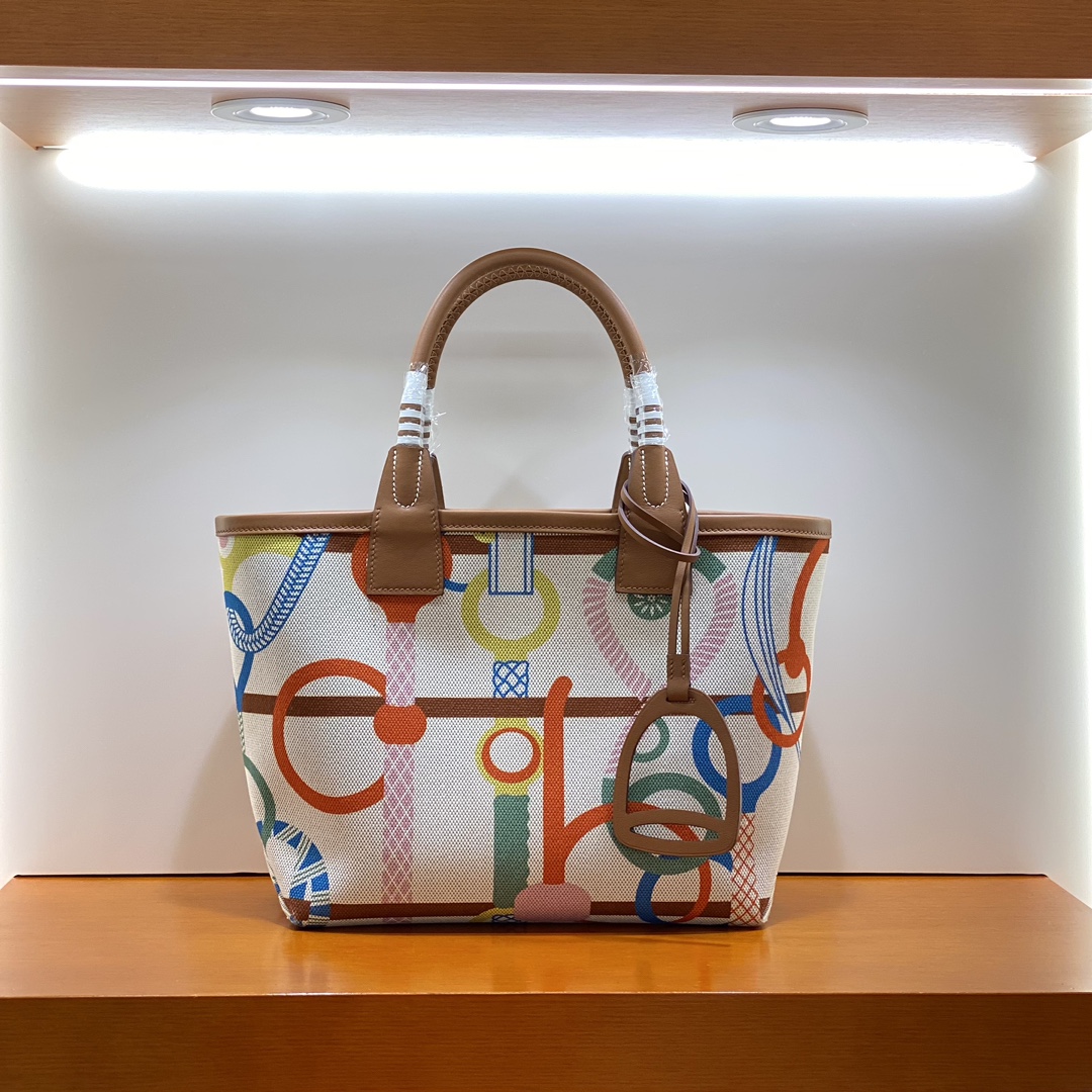 Hermès MHomeNew Tote Painted Canvas Bag. The bright colors are particularly healing. You will feel beautiful when you look at it~~ It comes with