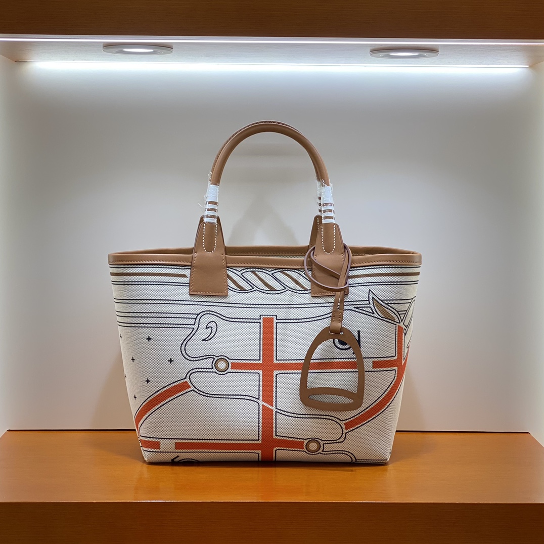 Hermès MHomeNew Tote Painted Canvas Bag. The bright colors are particularly healing. You will feel beautiful when you look at it~~ It comes with