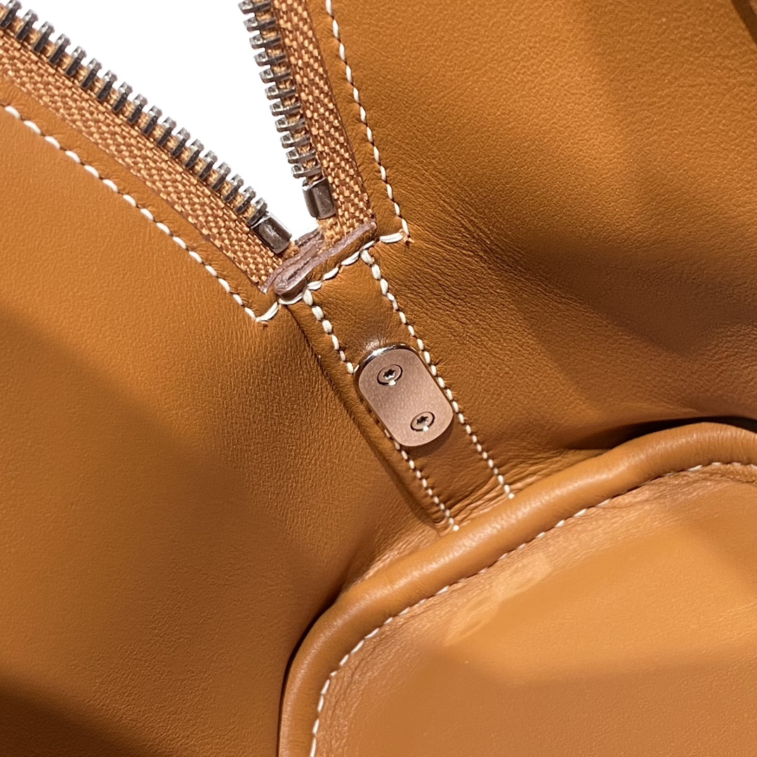 Hermès Bolide 25 Gold Brown Epsom Leather Handbag with Silver Hardware 7 i1731914748 3396 2