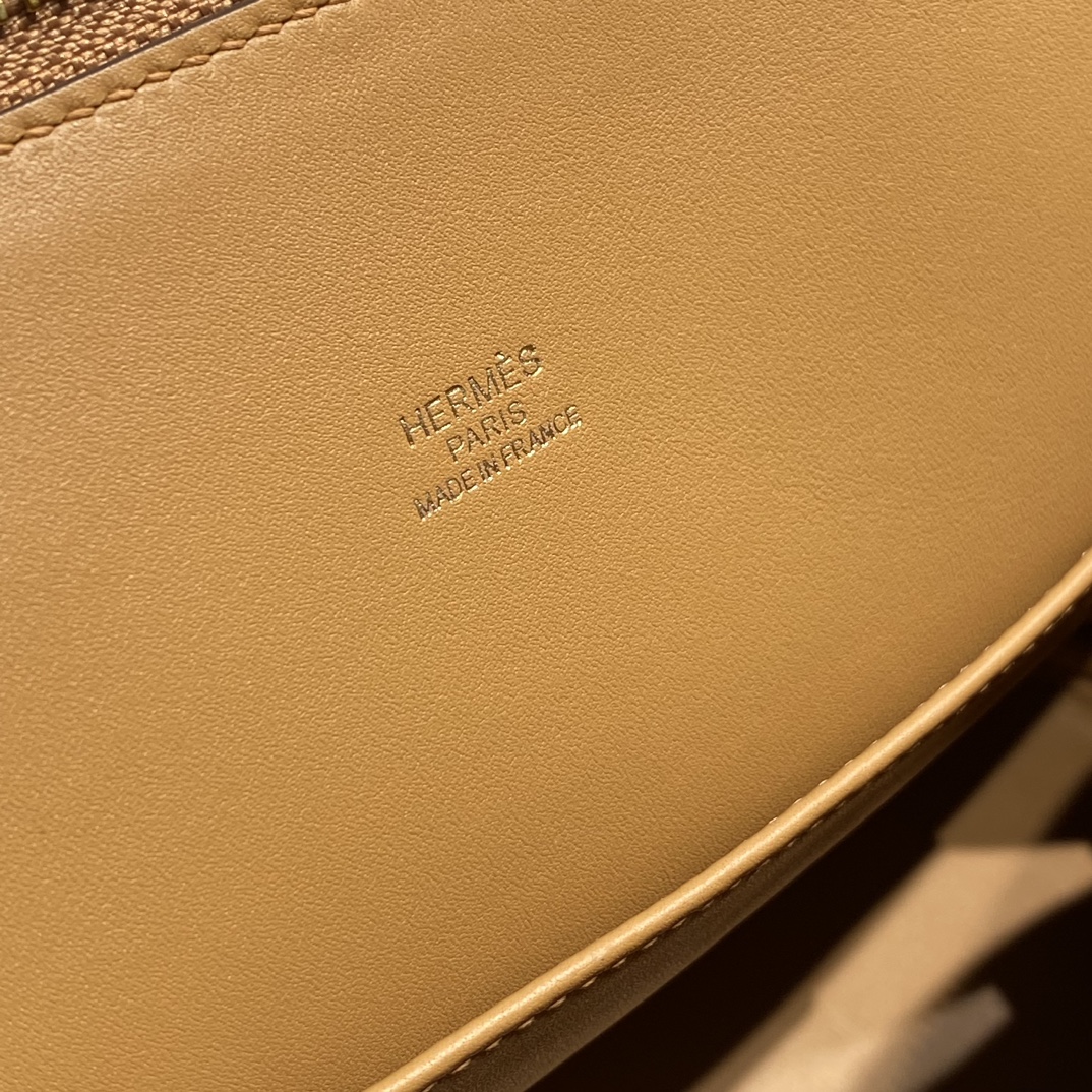 Hermès Bolide 25CM Handbag, Epsom Leather, Gold Hardware - Stylish & Durable 7 i1731918559 3253 5