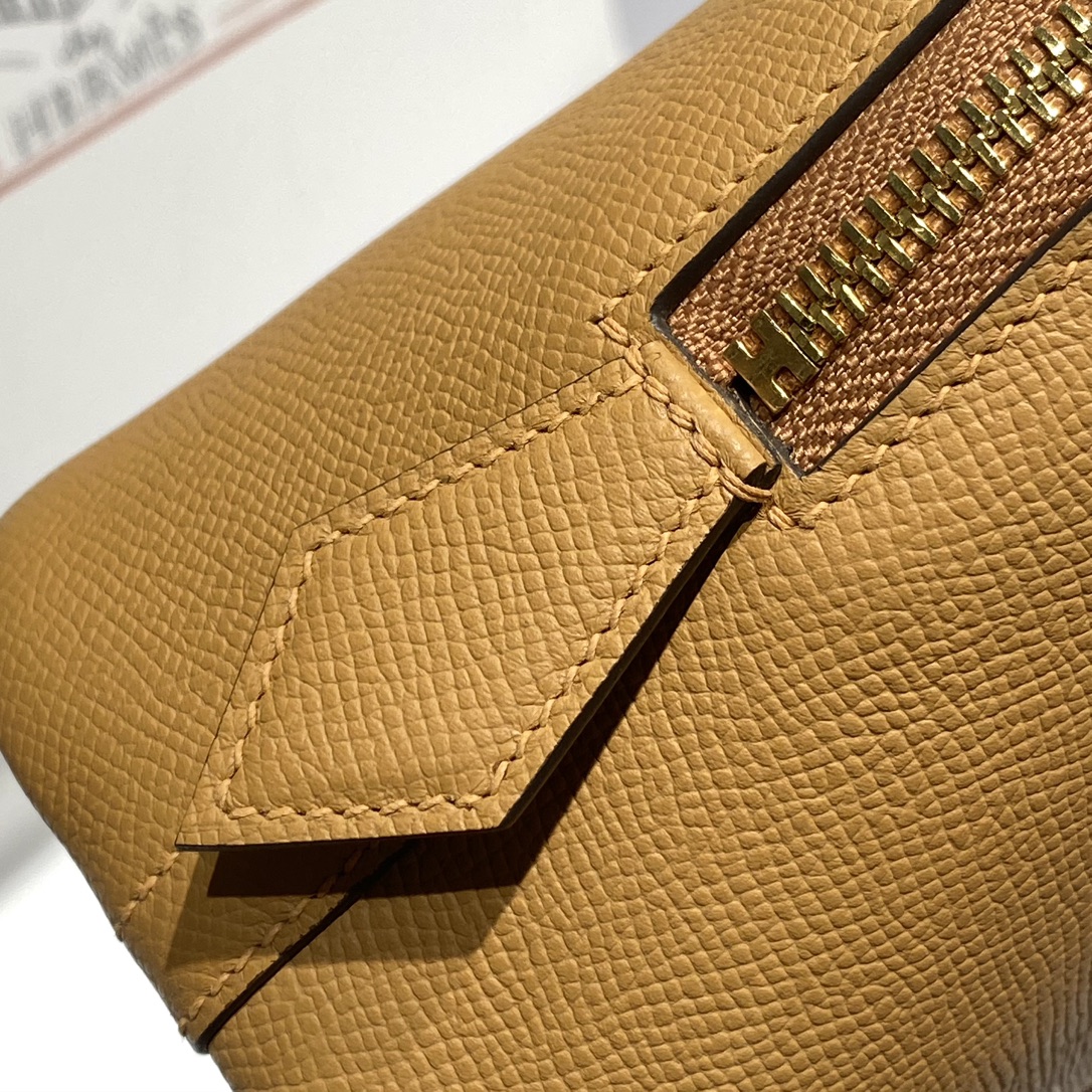 Hermès Bolide 25CM Handbag, Epsom Leather, Gold Hardware - Stylish & Durable 6 i1731918559 3967 6