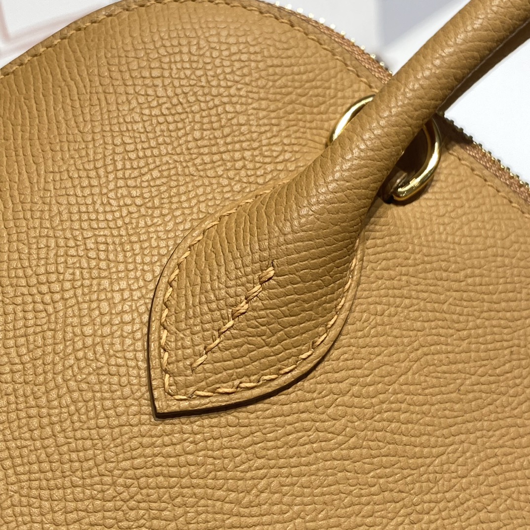 Hermès Bolide 25CM Handbag, Epsom Leather, Gold Hardware - Stylish & Durable 5 i1731918559 8724 3