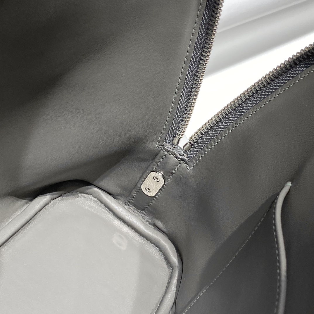 Hermès Bolide 25cm Bag - Étoupe Grey, Silver Hardware, Epsom Leather 8 i1731918892 7817 1