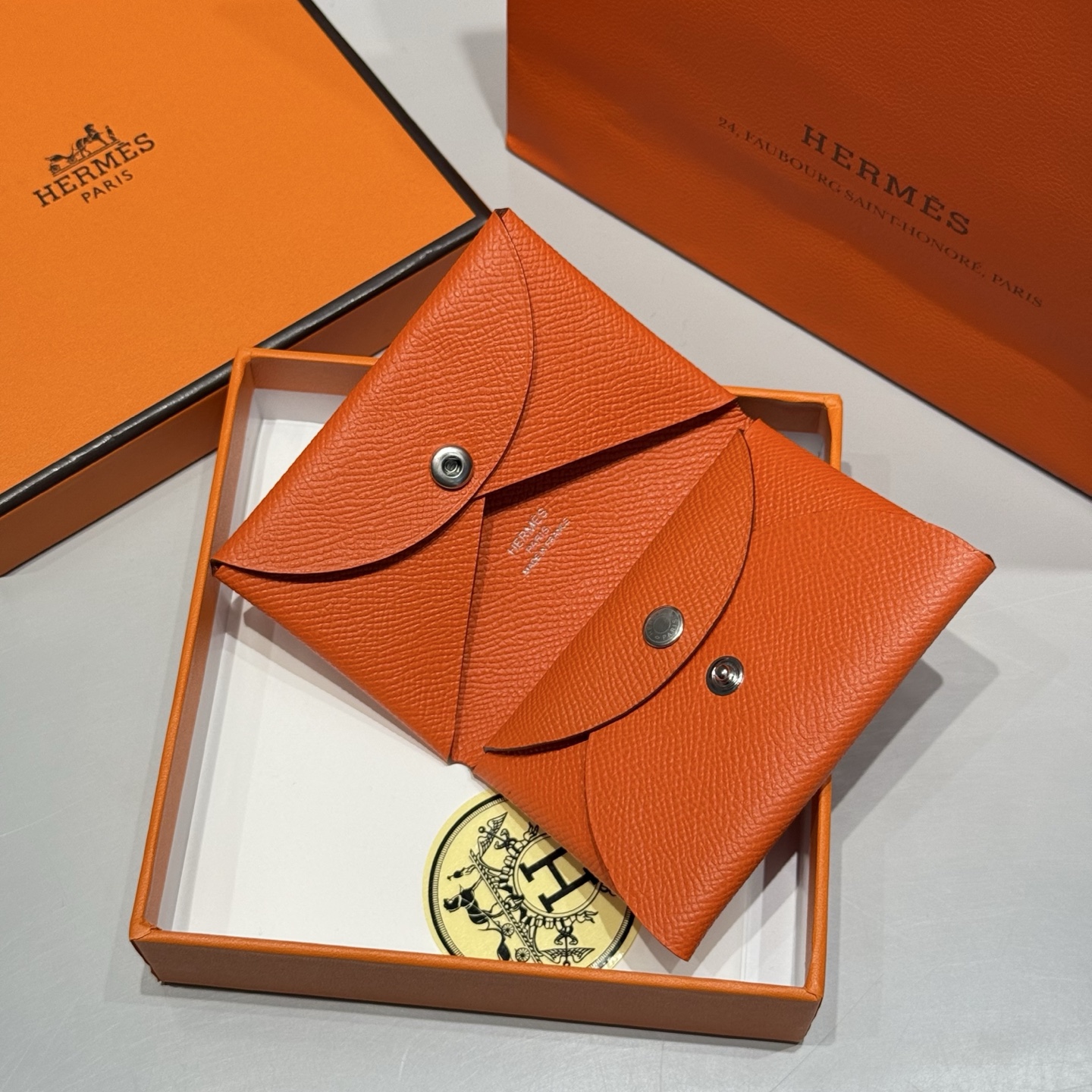 Hermès Calvi Duo Card Holder Epsom Leather - Chic and Functional Wallet 3 i1745654253564 4474 0 1