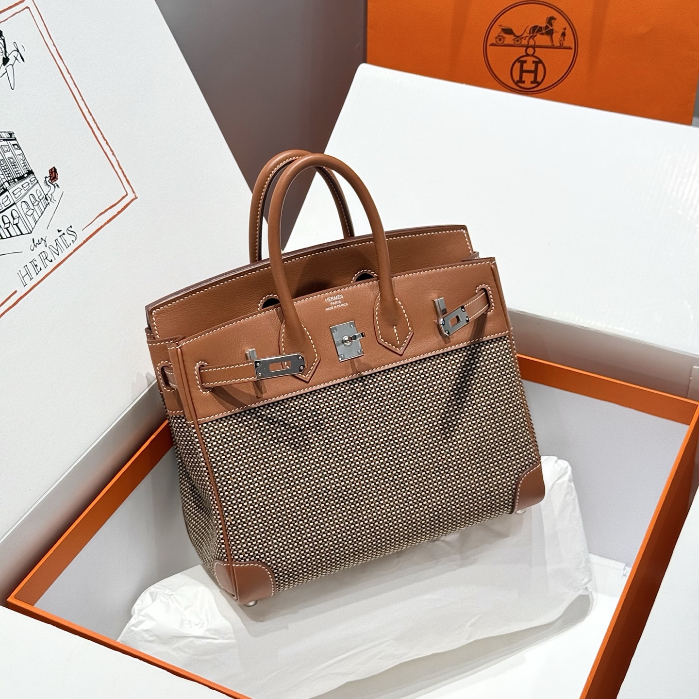 NO:879428,-French retro color golden brown gold buckle/waffle brown first layer of cowhide_all steel hardware_semi-handmade exclusive high cost-effective quality imported canvas fabric synchronized cabinet productionEverything is a surprise when you get it_What you see is what you get quality [actual photos]_ Size 25cm, Hermes, hermes, cowhide, Hermes,19860909-法式复古 颜色金棕色金扣/华夫格棕色 头层 牛皮_ 全钢五金 _ 半手工打造 独家高性价比品质 进口帆布面料 同步柜柜出品 到手无一不惊喜 _所见即所得品质【实物实拍】_ 尺寸25cm,爱马仕,hermes,cowhide,Hermes,,Bag