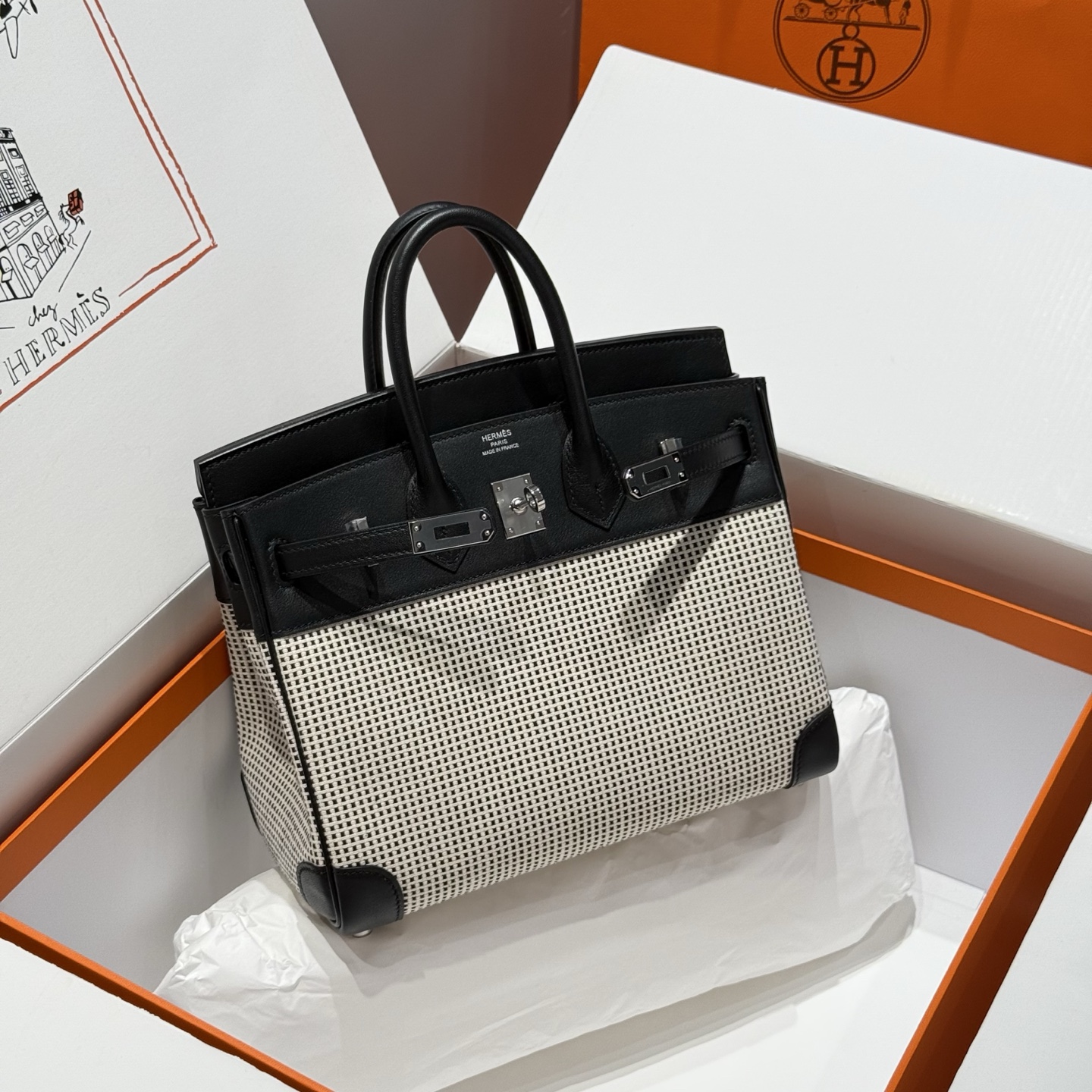 NO:879417,-French retro color black silver/waffle panda black and white first layer of cowhide_all steel hardware_semi-handmade exclusive high cost-effective quality imported canvas fabric synchronized cabinet productionEverything is a surprise when you get it_What you see is what you get quality [actual photos]_ Size 25cm, Hermes, hermes, cowhide, Hermes,19860909-法式复古 颜色黑银/华夫格熊猫黑白色 头层 牛皮_ 全钢五金 _ 半手工打造 独家高性价比品质 进口帆布面料 同步柜柜出品 到手无一不惊喜 _所见即所得品质【实物实拍】_ 尺寸25cm,爱马仕,hermes,cowhide,Hermes,,Bag