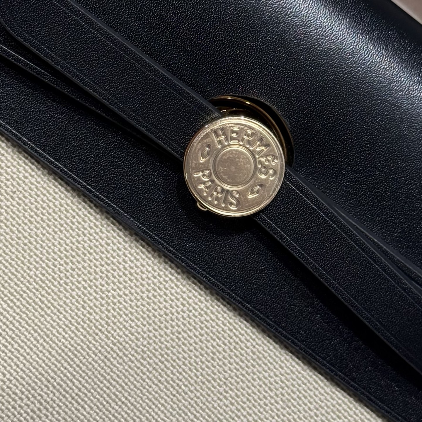 Hermès Mini Herbag 20cm Crossbody Bag - Chic & Compact Design 5 i1746796611206 6882 0 3