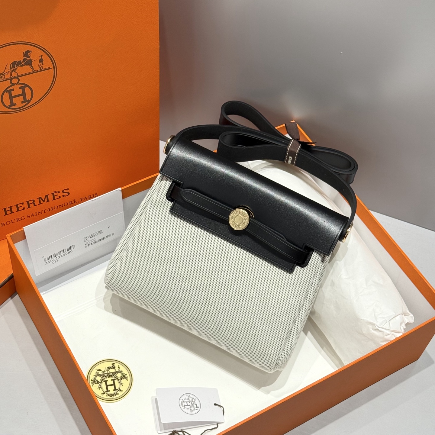 Hermès Mini Herbag 20cm: Chic Panda-Colored Crossbody Bag with Gold Hardware 2 i1747138910663 7381 0 0