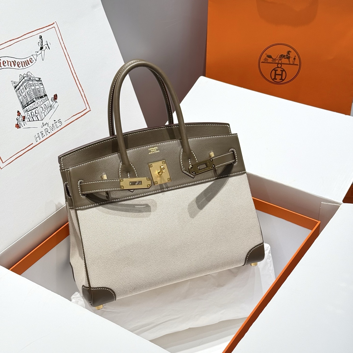 NO:879421,-French retro color elephant gray gold buckle/milk white canvas first layer cowhide_all steel hardware_semi-handmade exclusive high cost-effective quality imported canvas fabric synchronized cabinet productionEverything is a surprise when you get it_What you see is what you get quality [actual photos]_ Size 30cm, Hermes, hermes, cowhide, Hermes,19860909-法式复古 颜色大象灰金扣/奶白帆布 头层 牛皮_ 全钢五金 _ 半手工打造 独家高性价比品质 进口帆布面料 同步柜柜出品 到手无一不惊喜 _所见即所得品质【实物实拍】_ 尺寸30cm,爱马仕,hermes,cowhide,Hermes,,Bag
