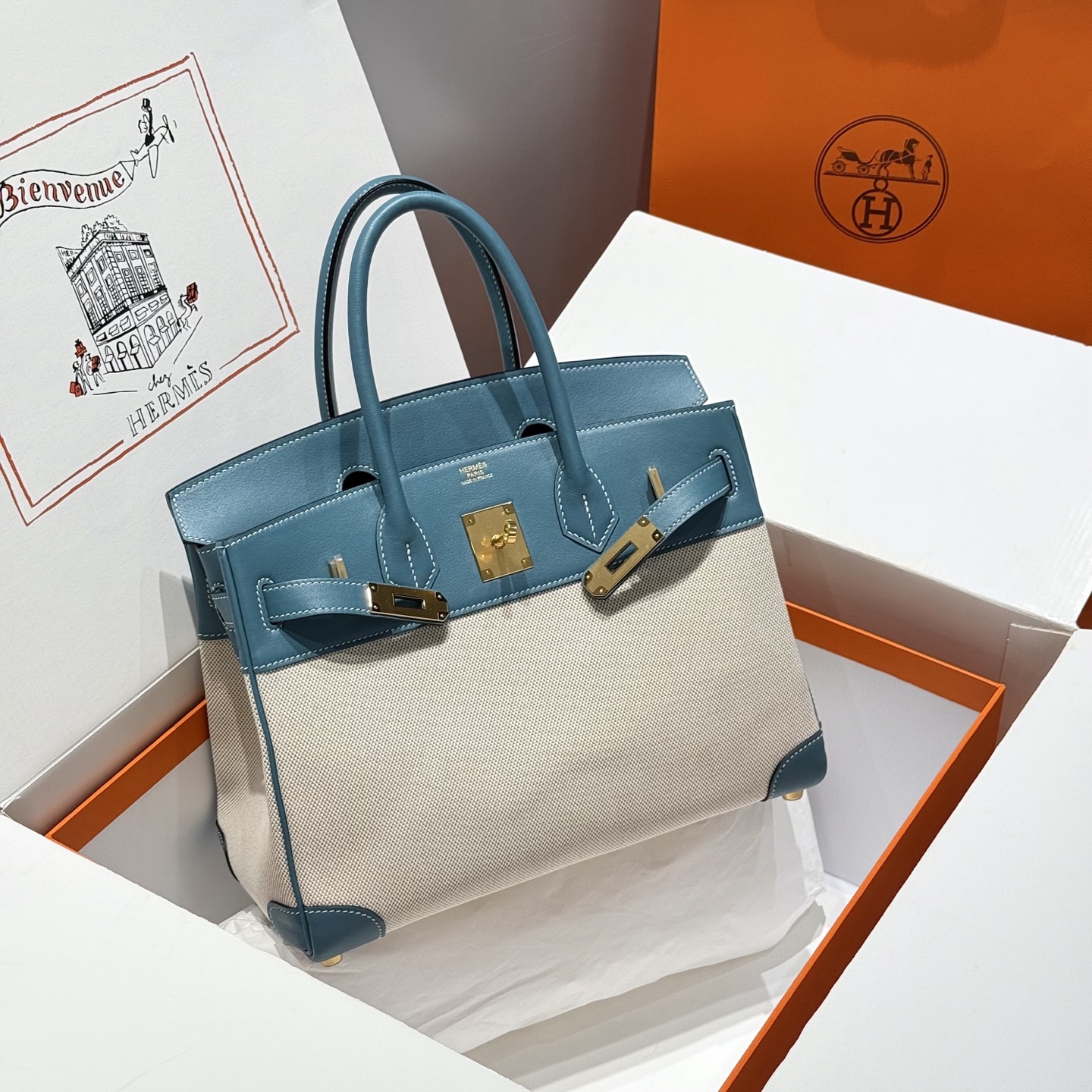 NO:879427,-French retro color denim blue gold buckle/milk white canvas first layer cowhide_all steel hardware_semi-handmade exclusive high cost-effective quality imported canvas fabric synchronized cabinet productionEverything is a surprise when you get it_What you see is what you get quality [actual photos]_ Size 30cm, Hermes, hermes, cowhide, Hermes,19860909-法式复古 颜色牛仔蓝金扣/奶白帆布 头层 牛皮_ 全钢五金 _ 半手工打造 独家高性价比品质 进口帆布面料 同步柜柜出品 到手无一不惊喜 _所见即所得品质【实物实拍】_ 尺寸30cm,爱马仕,hermes,cowhide,Hermes,,Bag