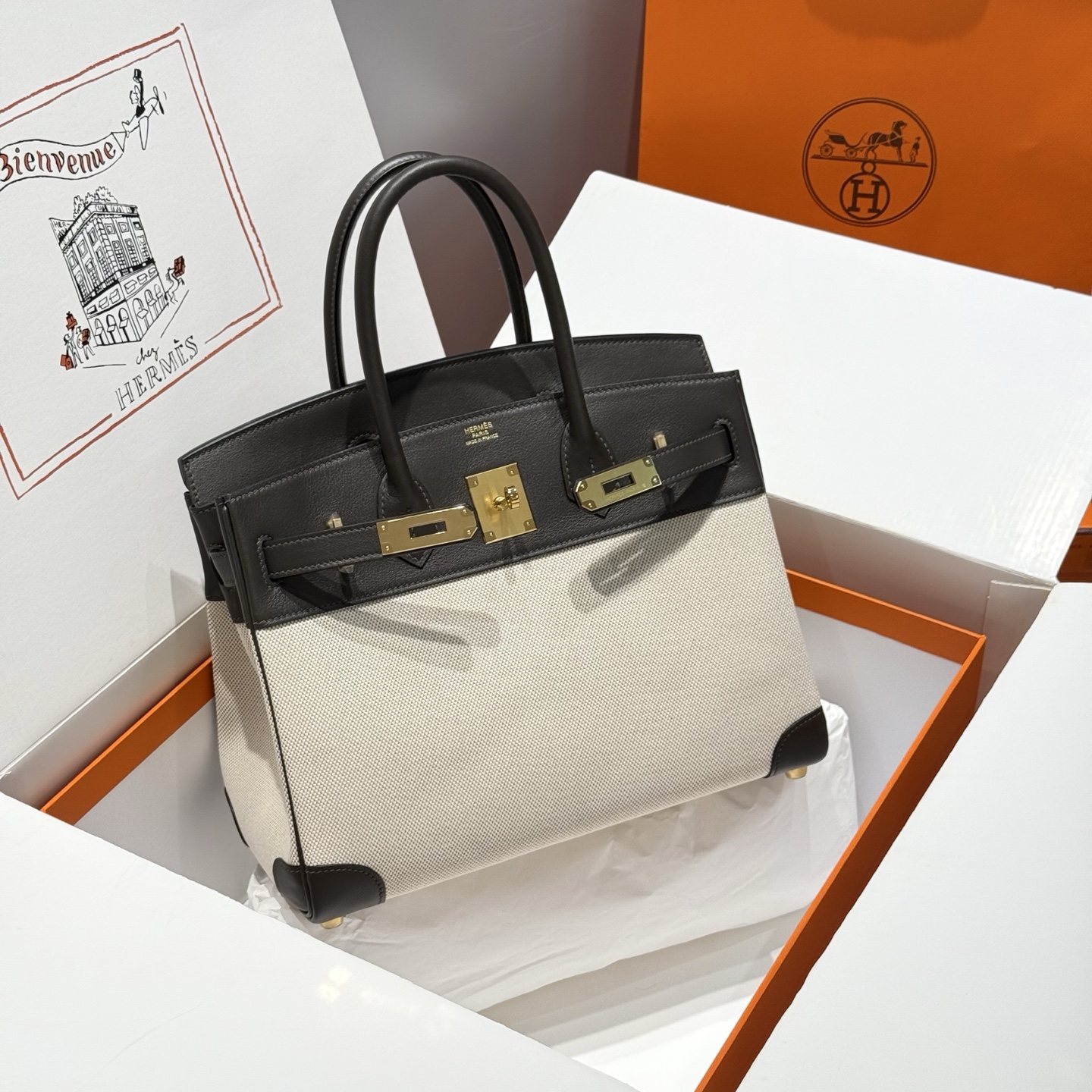 NO:879414,-French retro color ebony gold buckle/milk white canvas first layer cowhide_all steel hardware_semi-handmade exclusive high cost-effective quality imported canvas fabric synchronized cabinet productionEverything is a surprise when you get it_What you see is what you get quality [actual photos]_ Size 30cm, Hermes, hermes, cowhide, Hermes,19860909-法式复古 颜色乌木色金扣/奶白帆布 头层 牛皮_ 全钢五金 _ 半手工打造 独家高性价比品质 进口帆布面料 同步柜柜出品 到手无一不惊喜 _所见即所得品质【实物实拍】_ 尺寸30cm,爱马仕,hermes,cowhide,Hermes,,Bag