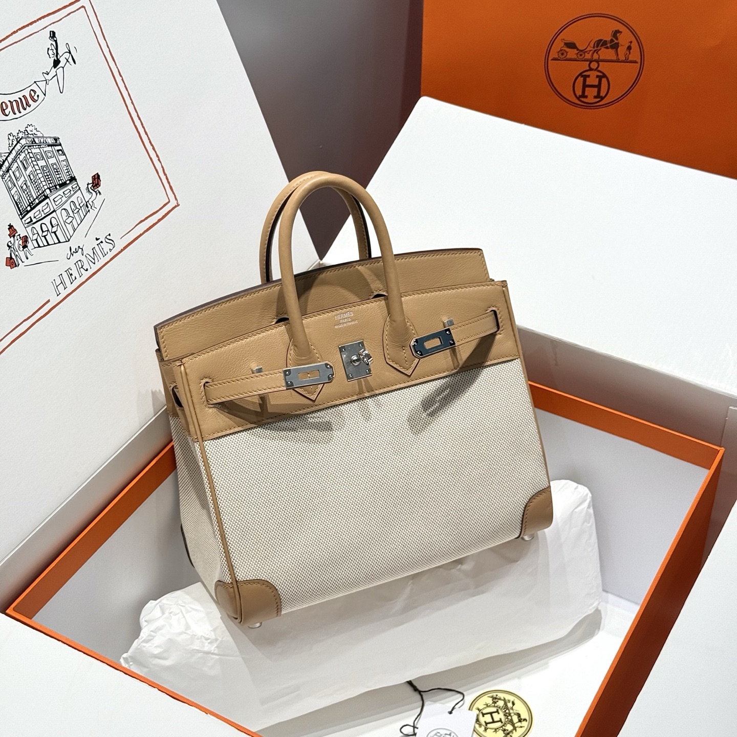 NO:879433,-French retro Color Milky brown silver buckle/Milk white canvas First layer of cowhide_ All steel hardware_ Semi-handmade Exclusive cost-effective quality Imported canvas fabric Synchronized cabinet production No surprises when you get it _What you see is what you get quality [actual photos]_ Size 25cm, Hermes, hermes, cowhide, Hermes,19860909-法式复古 颜色奶茶色银扣/奶白帆布 头层 牛皮_ 全钢五金 _ 半手工打造 独家高性价比品质 进口帆布面料 同步柜柜出品 到手无一不惊喜 _所见即所得品质【实物实拍】_ 尺寸25cm,爱马仕,hermes,cowhide,Hermes,,Bag