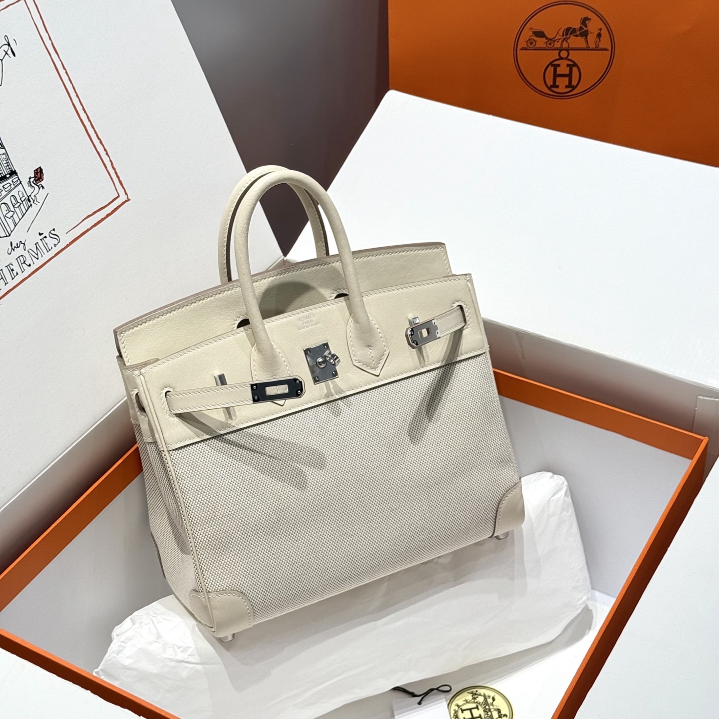 NO:879407,-French retro color milkshake silver buckle/milk white canvas first layer cowhide_all steel hardware_semi-handmade exclusive high cost-effective quality imported canvas fabric synchronized cabinet productionEverything is a surprise when you get it_What you see is what you get quality [actual photos]_ Size 25cm, Hermes, hermes, cowhide, Hermes,19860909-法式复古 颜色奶昔白银扣/奶白帆布 头层 牛皮_ 全钢五金 _ 半手工打造 独家高性价比品质 进口帆布面料 同步柜柜出品 到手无一不惊喜 _所见即所得品质【实物实拍】_ 尺寸25cm,爱马仕,hermes,cowhide,Hermes,,Bag