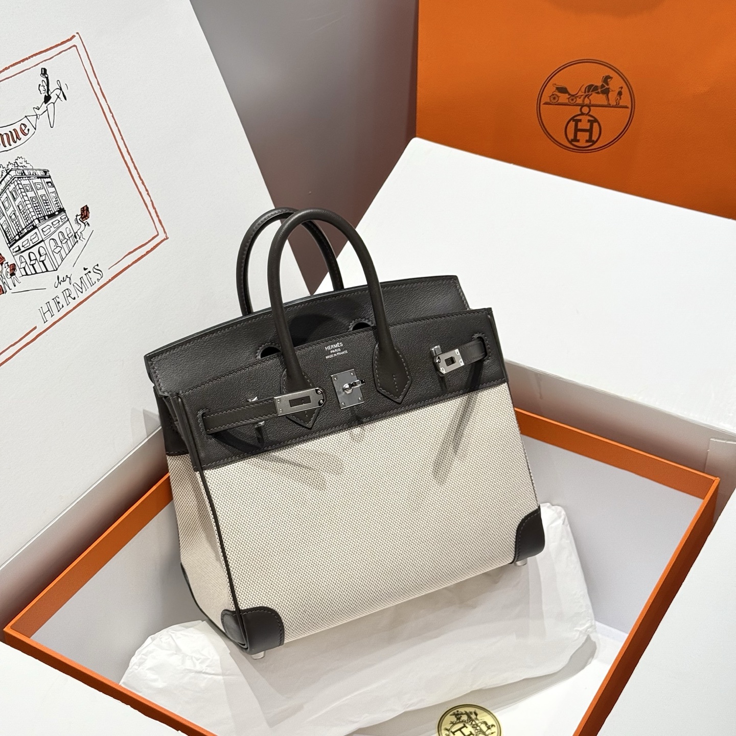 NO:879410,-French retro color ebony silver buckle/milk white canvas first layer cowhide_all steel hardware_semi-handmade exclusive high cost-effective quality imported canvas fabric synchronized cabinet productionEverything is a surprise when you get it_What you see is what you get quality [actual photos]_ Size 25cm, Hermes, hermes, cowhide, Hermes,19860909-法式复古 颜色乌木色银扣/奶白帆布 头层 牛皮_ 全钢五金 _ 半手工打造 独家高性价比品质 进口帆布面料 同步柜柜出品 到手无一不惊喜 _所见即所得品质【实物实拍】_ 尺寸25cm,爱马仕,hermes,cowhide,Hermes,,Bag