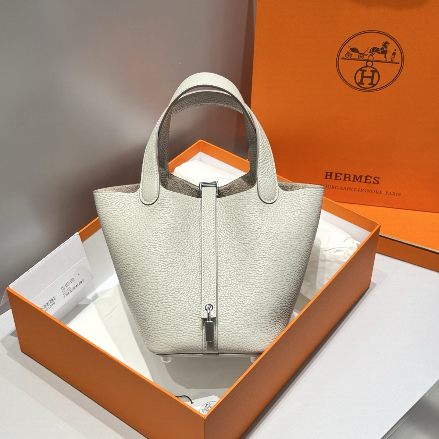 NO:698065,Color Pearl Gray First-layer Cowhide_ All-Steel Hardware_ Imitation Handmade Craftsmanship Exclusive Cost-Effective Quality Soft and Delicate Fabrics All Surprises When You Get It Size 18cm, Hermes, hermes, cowhide, Hermes,19860909颜色珍珠灰 头层牛皮_ 全钢五金 _ 仿手工工艺 独家高性价比品质 柔软细腻面料 到手无一不惊喜 尺寸18cm,爱马仕,hermes,cowhide,Hermes,,Bag